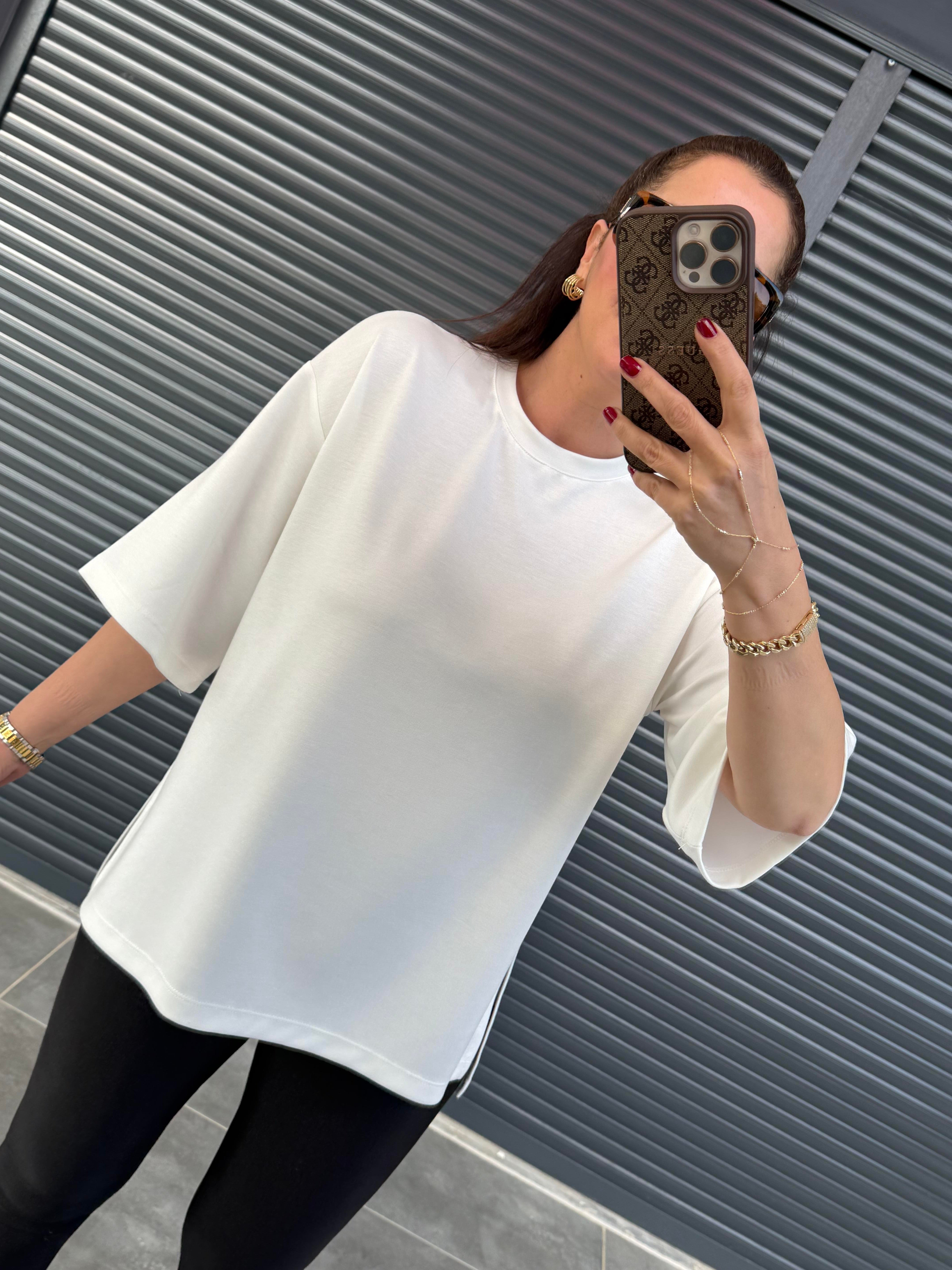 Modal Kumaş Yan Yırtmaçlı Basic T-Shirt Beyaz