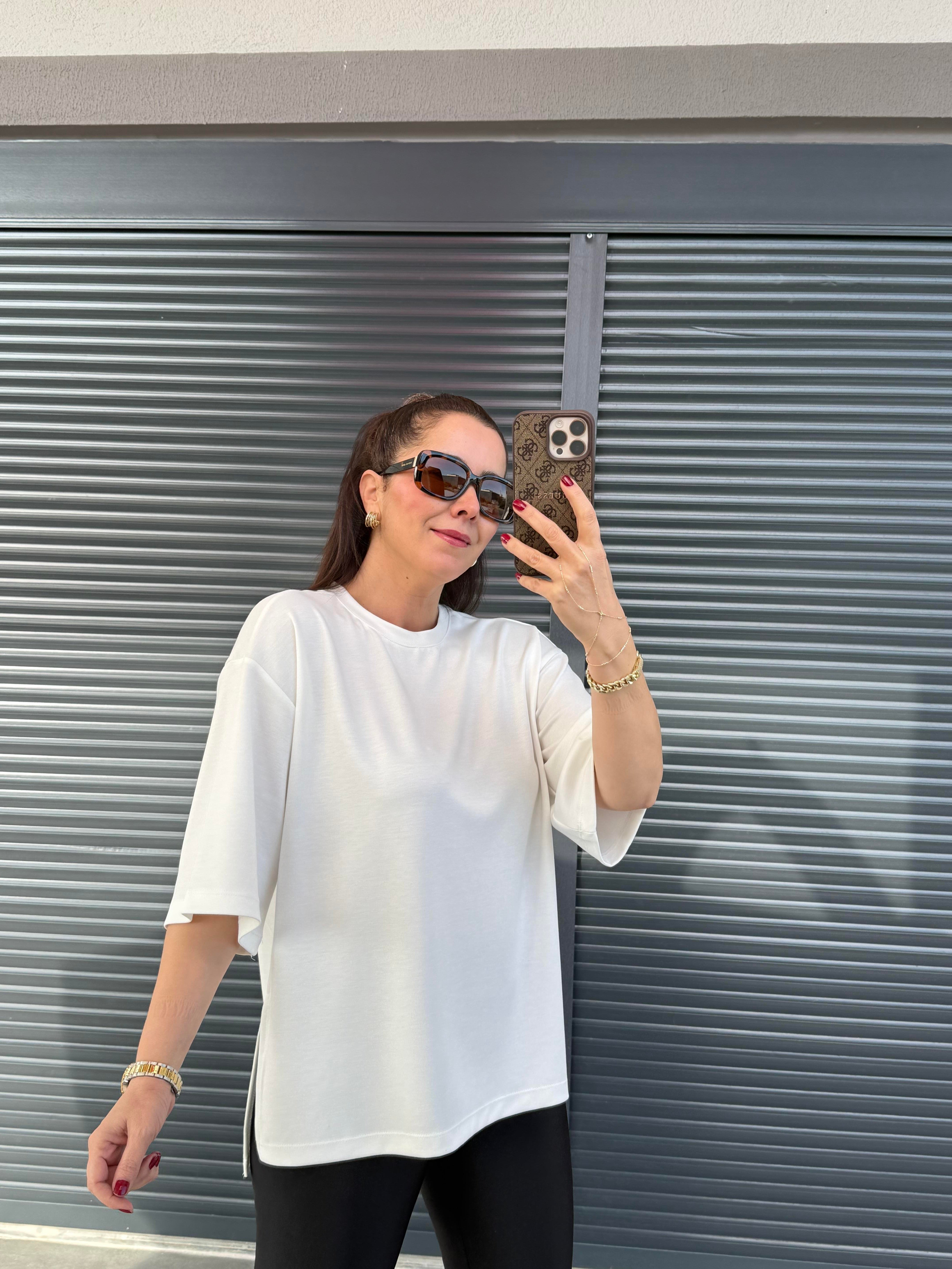 Modal Kumaş Yan Yırtmaçlı Basic T-Shirt Beyaz