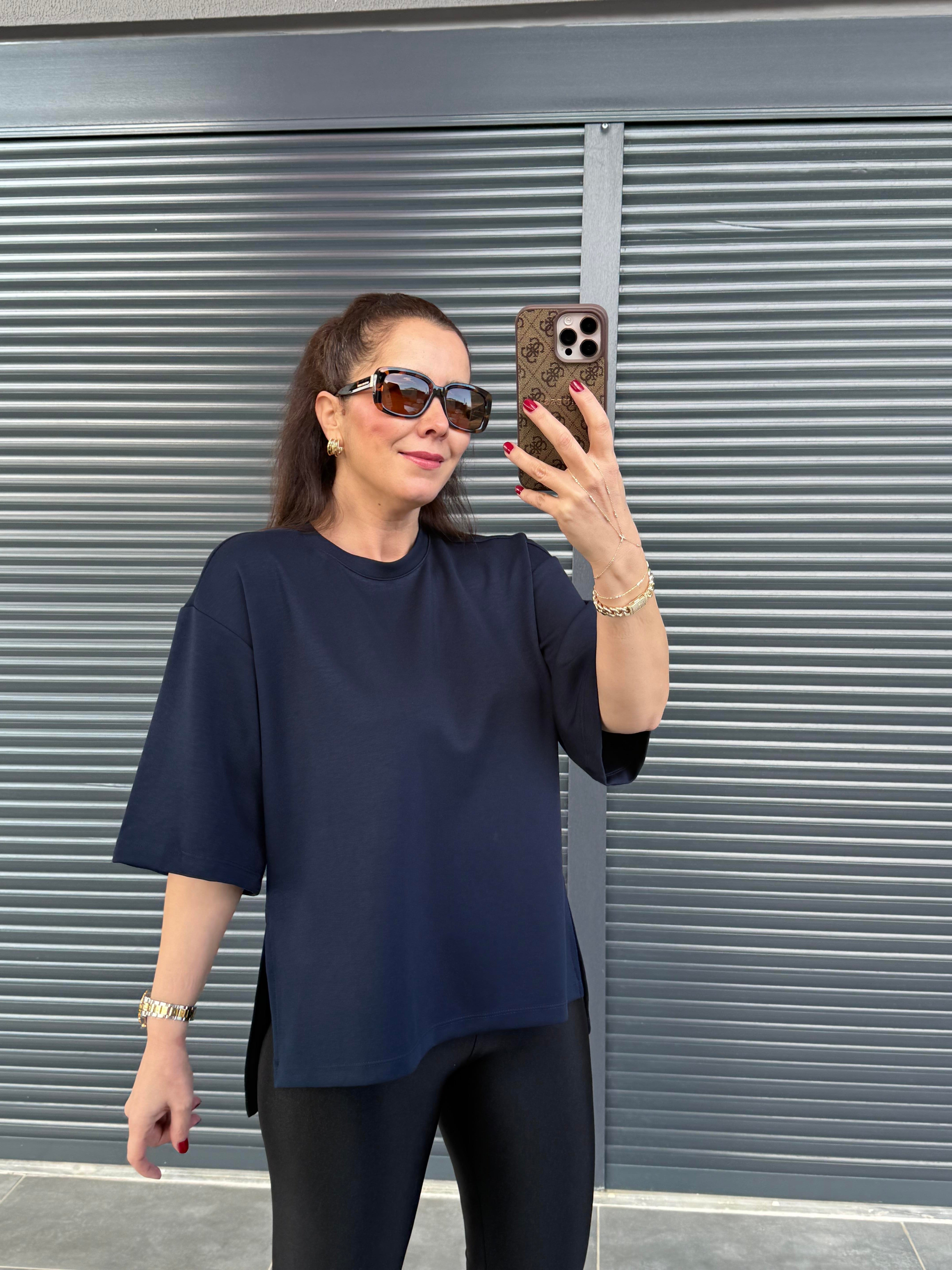 Modal Kumaş Yan Yırtmaçlı Basic T-Shirt Lacivert