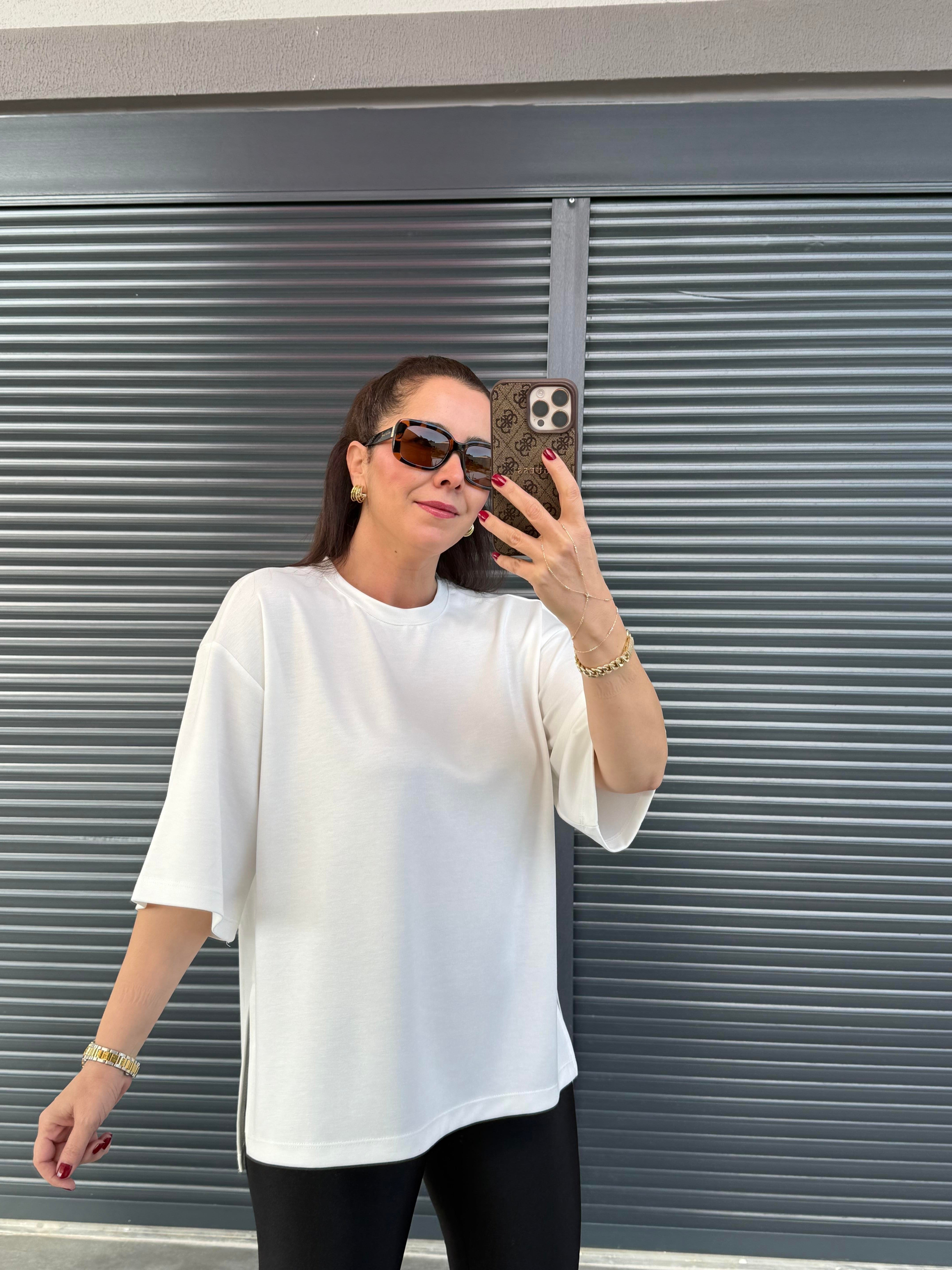 Modal Kumaş Yan Yırtmaçlı Basic T-Shirt Beyaz
