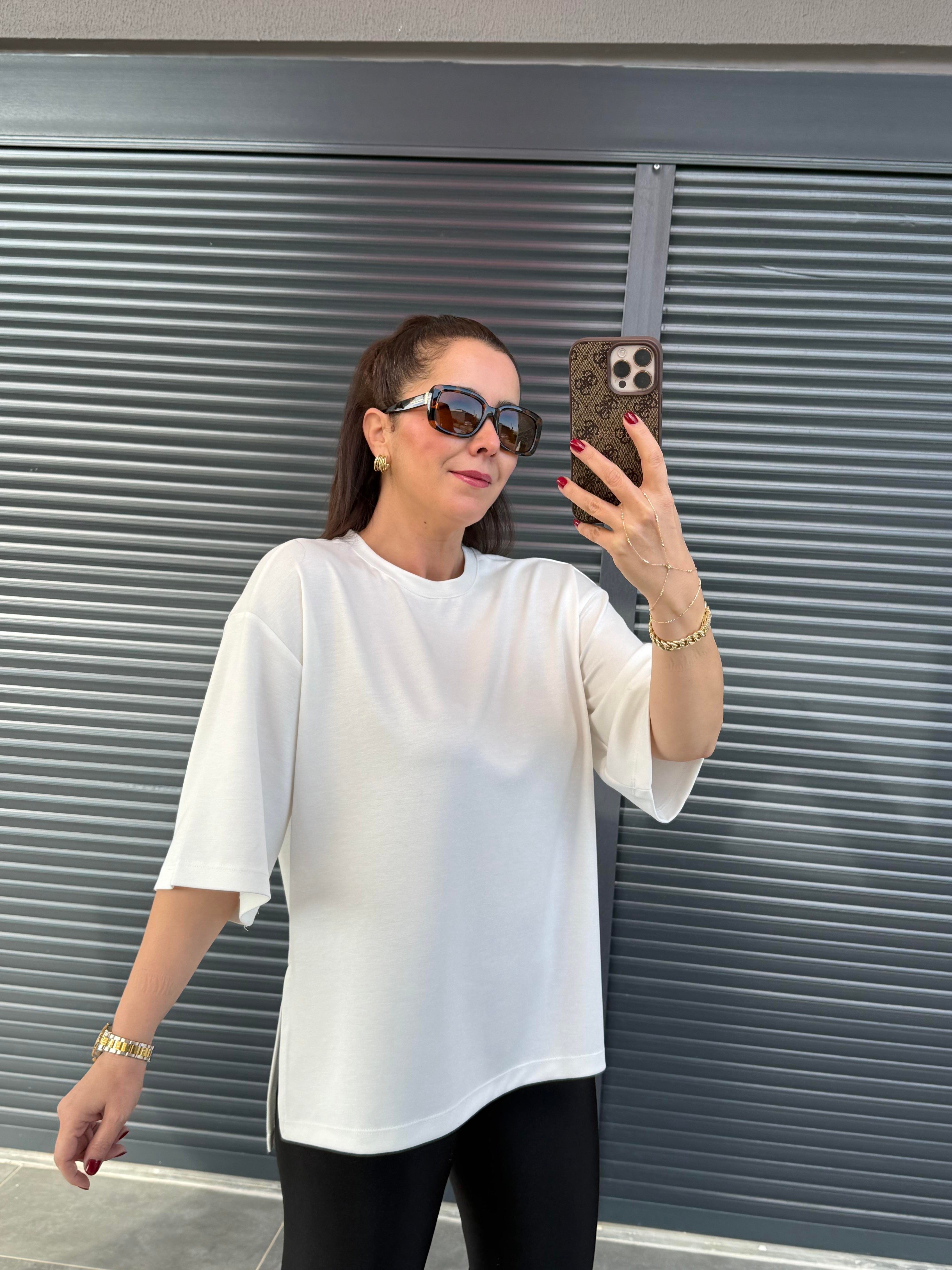 Modal Kumaş Yan Yırtmaçlı Basic T-Shirt Beyaz