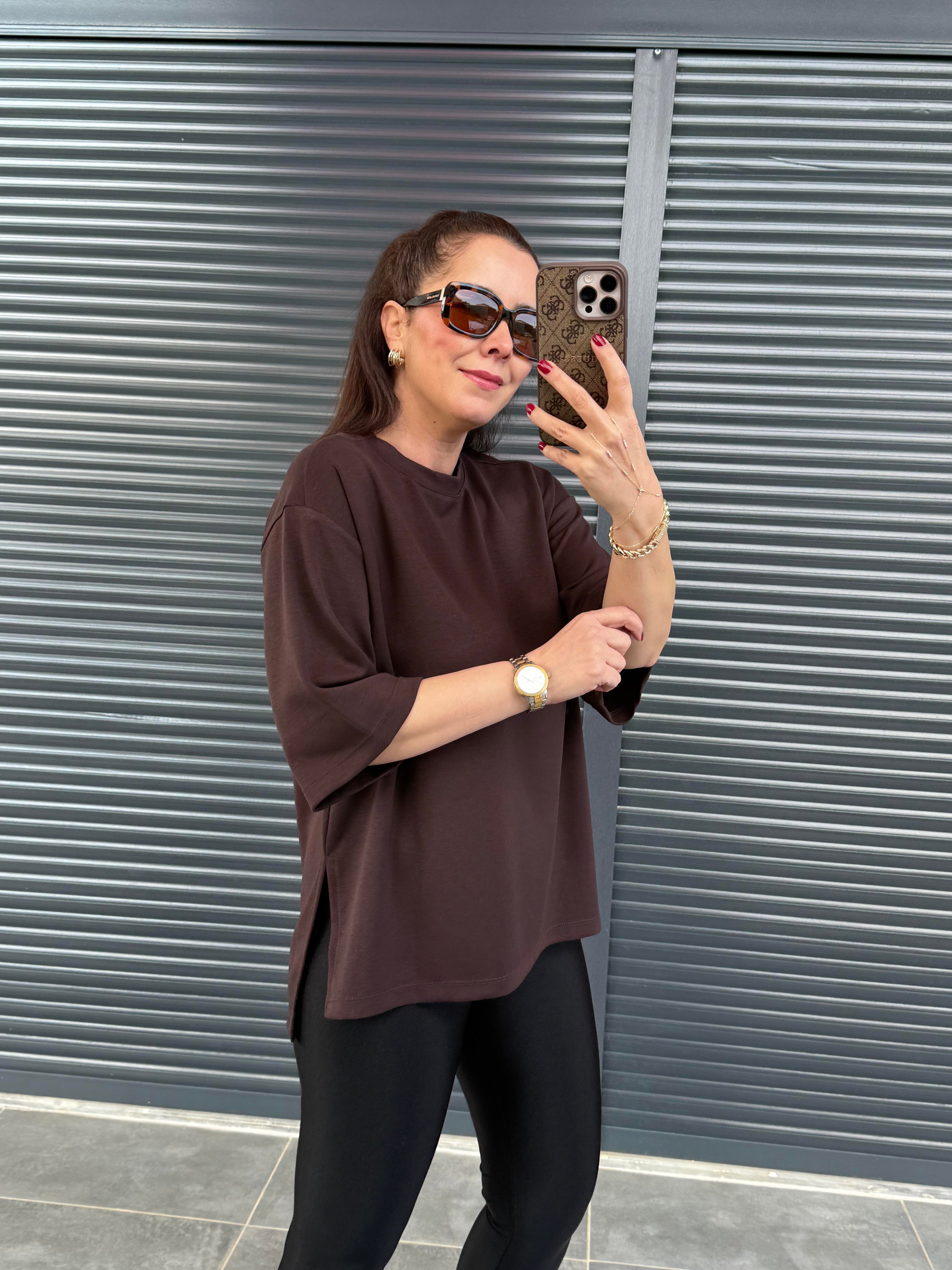 Modal Kumaş Yan Yırtmaçlı Basic T-Shirt Acı Kahve