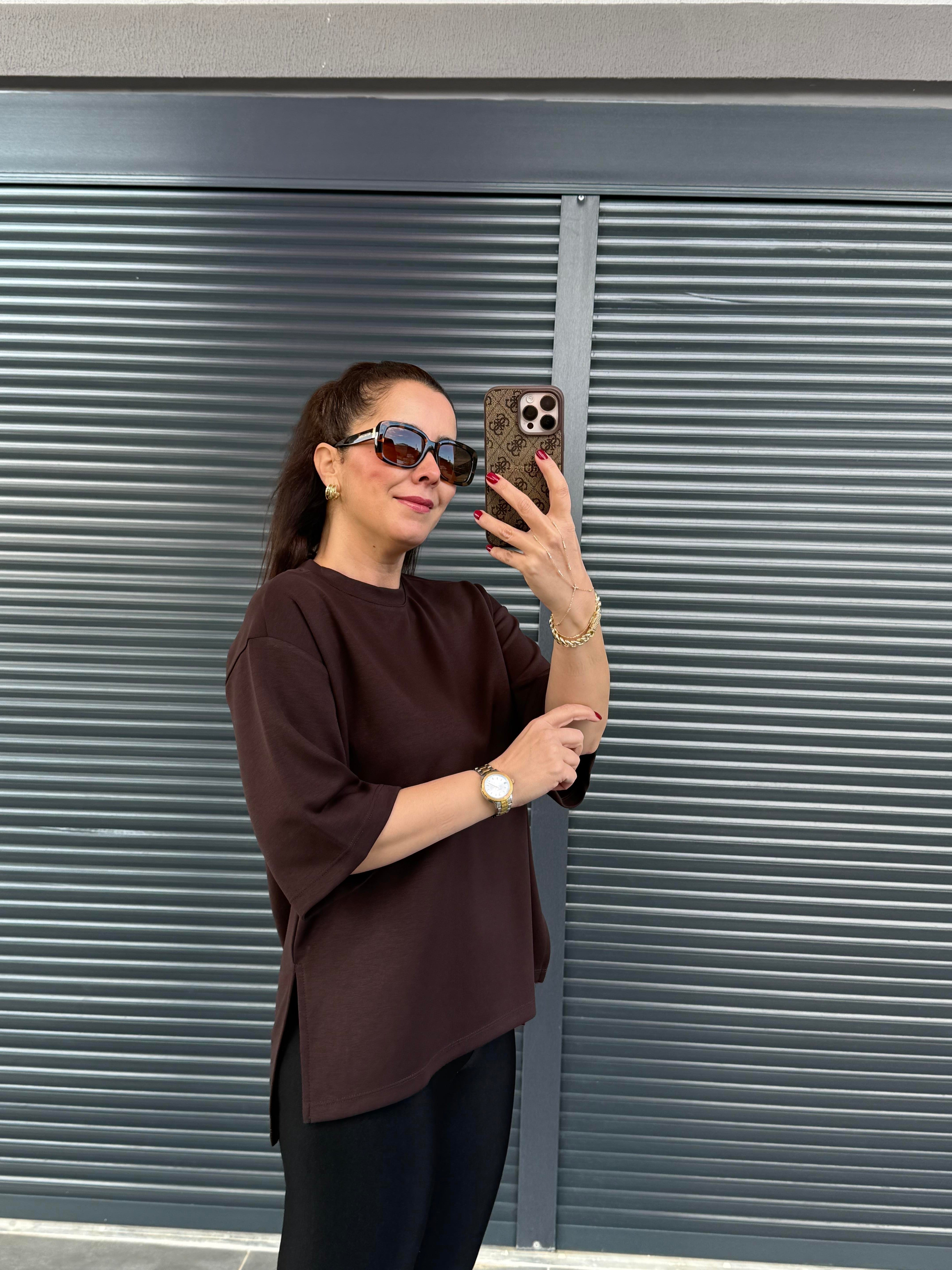 Modal Kumaş Yan Yırtmaçlı Basic T-Shirt Acı Kahve