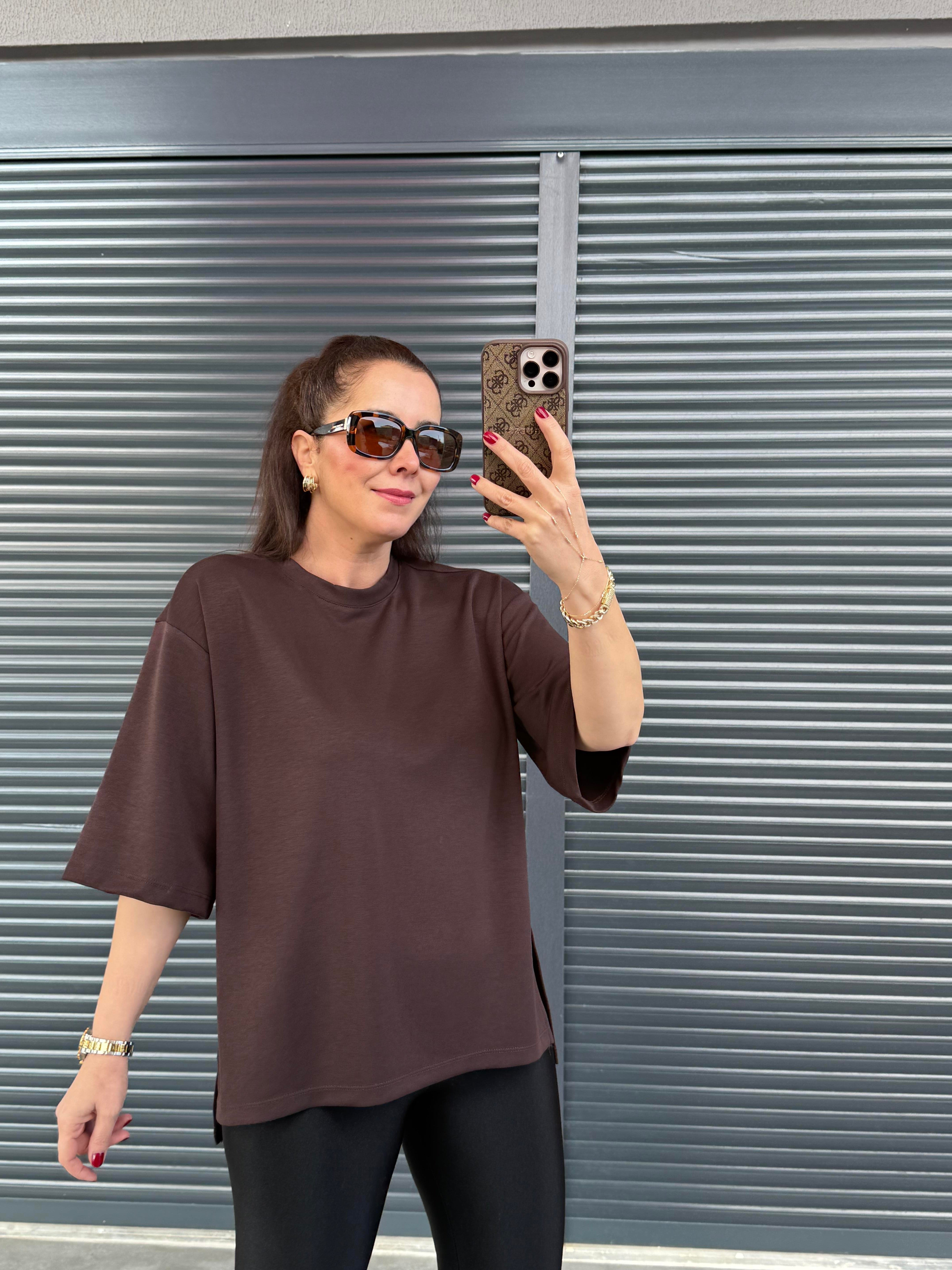 Modal Kumaş Yan Yırtmaçlı Basic T-Shirt Acı Kahve