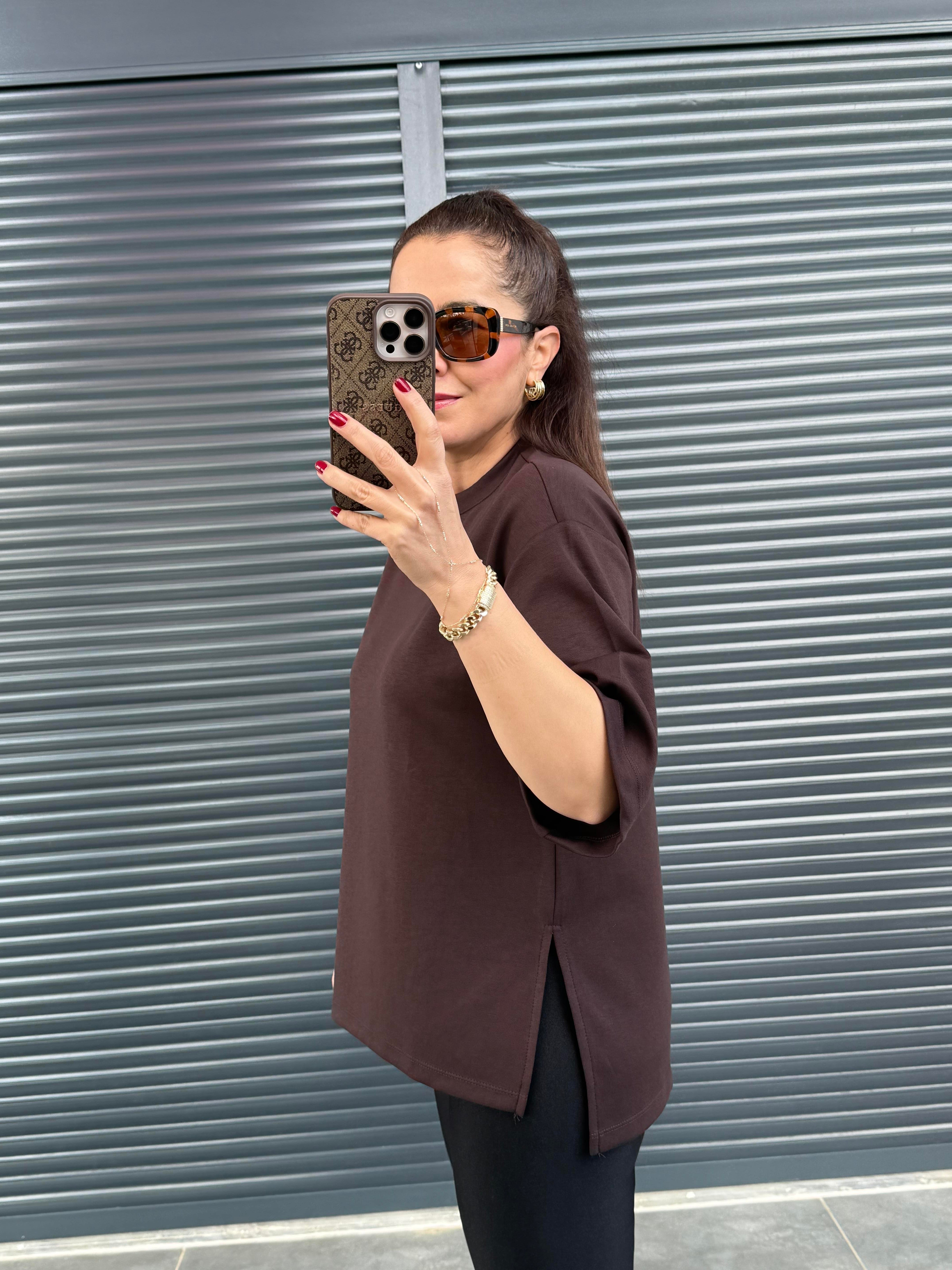 Modal Kumaş Yan Yırtmaçlı Basic T-Shirt Acı Kahve