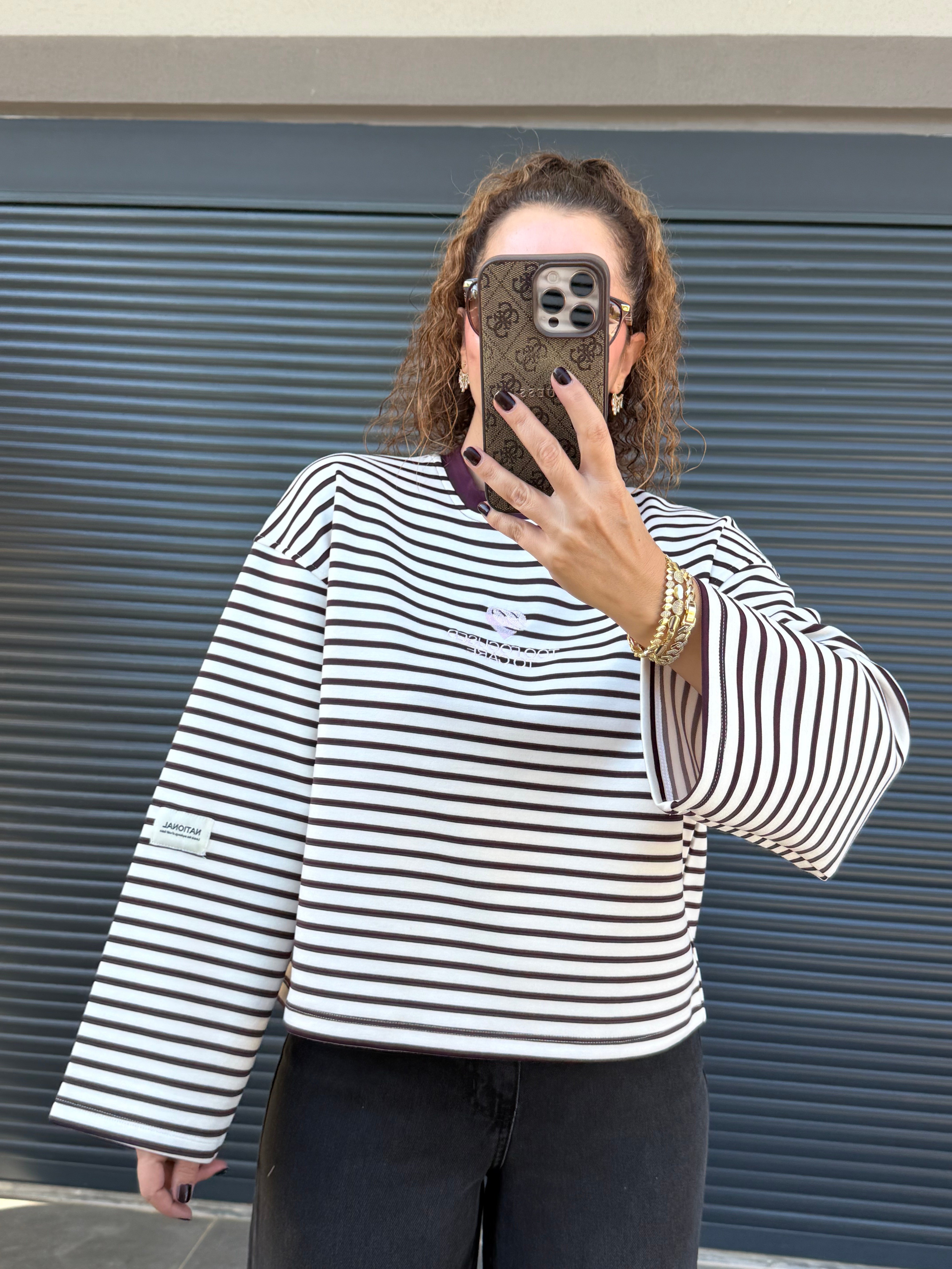 Mürdüm Yazı Nakışlı Çizgili Sweatshirt