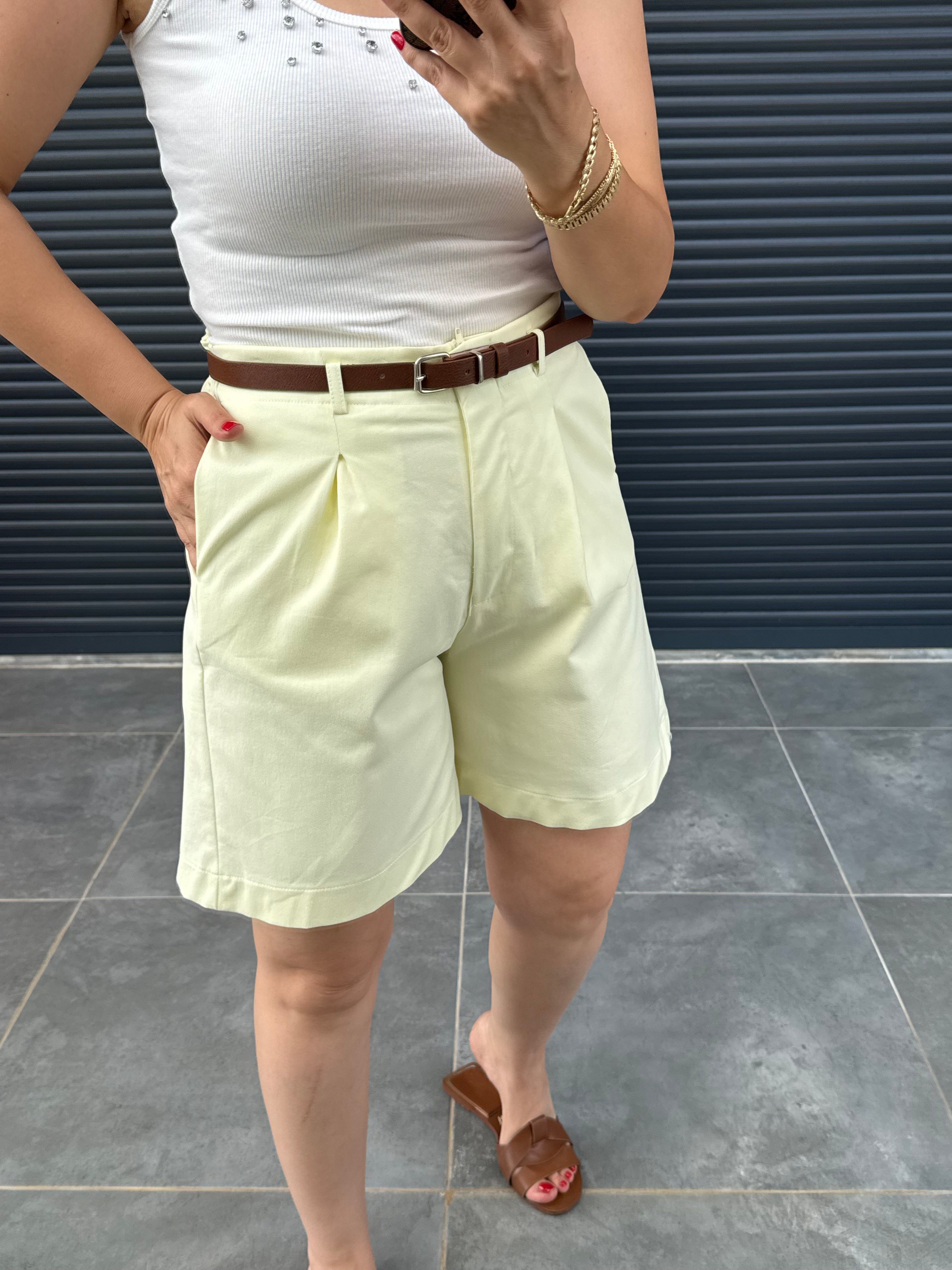 Premium Kemerli Arka Beli Lastikli Şort Sarı