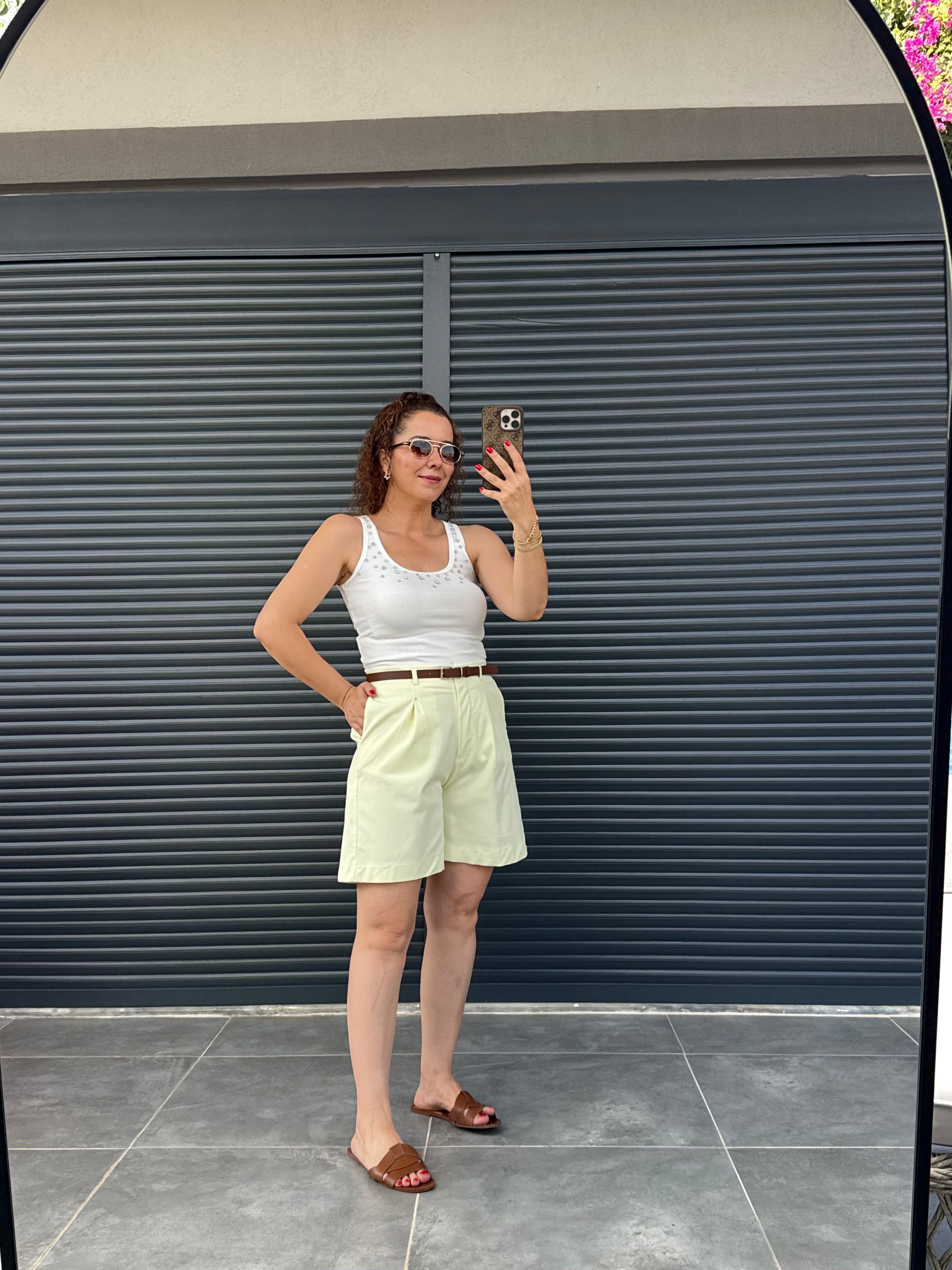 Premium Kemerli Arka Beli Lastikli Şort Sarı