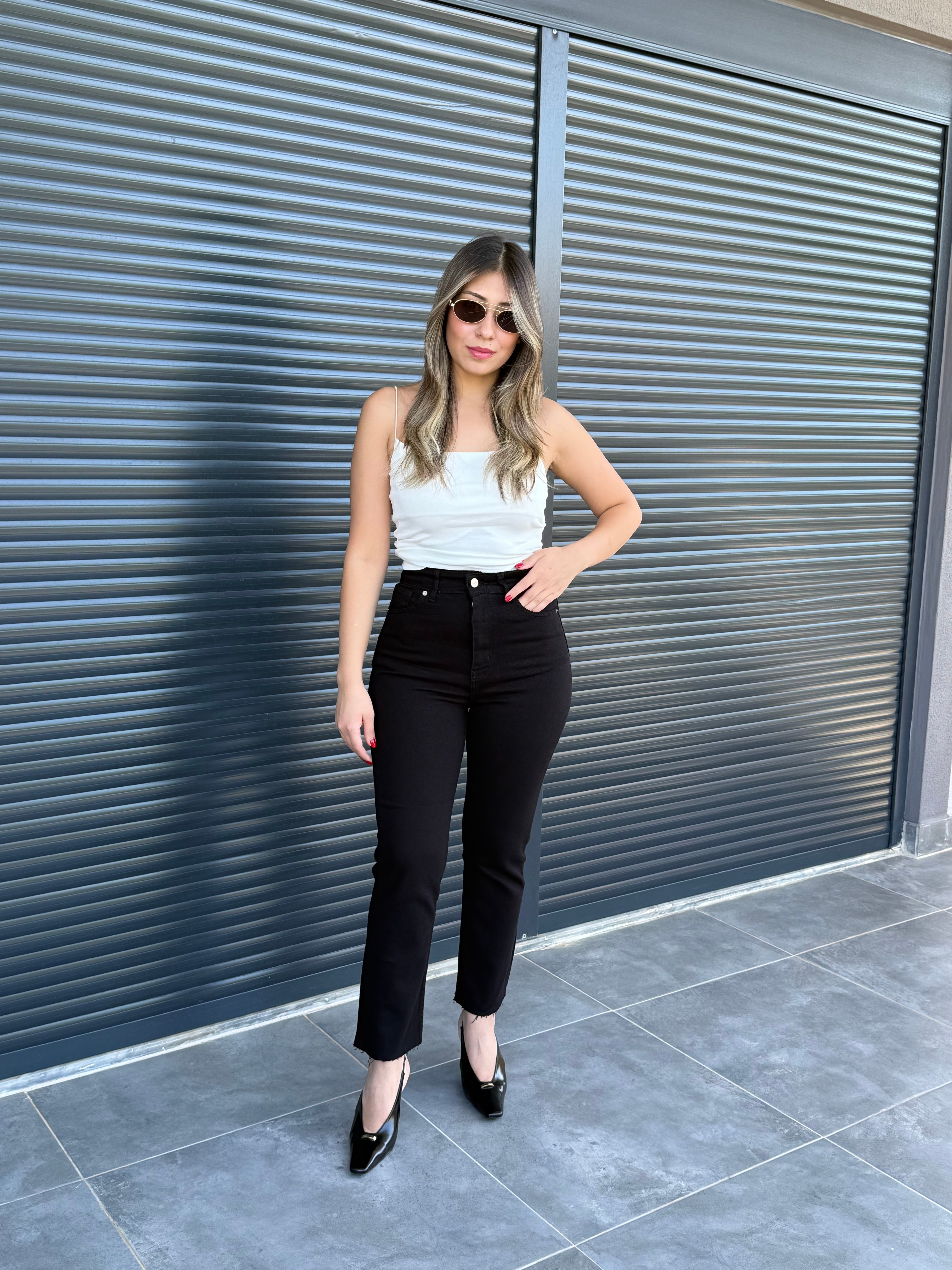 Premium Kesik Paça Toparlayıcı Boy Fit Jean Siyah