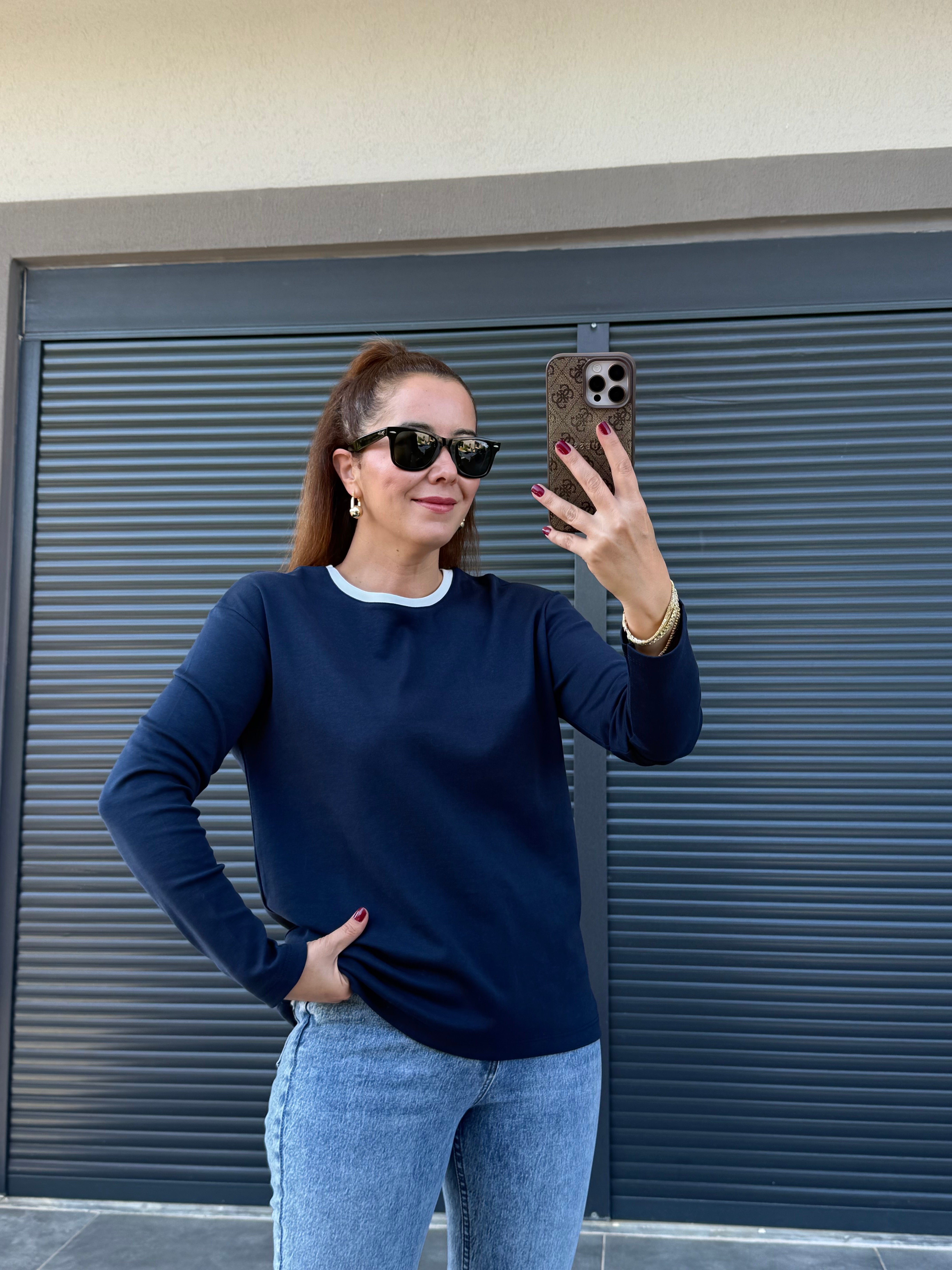 Yakası Garnili Basic Bluz Lacivert