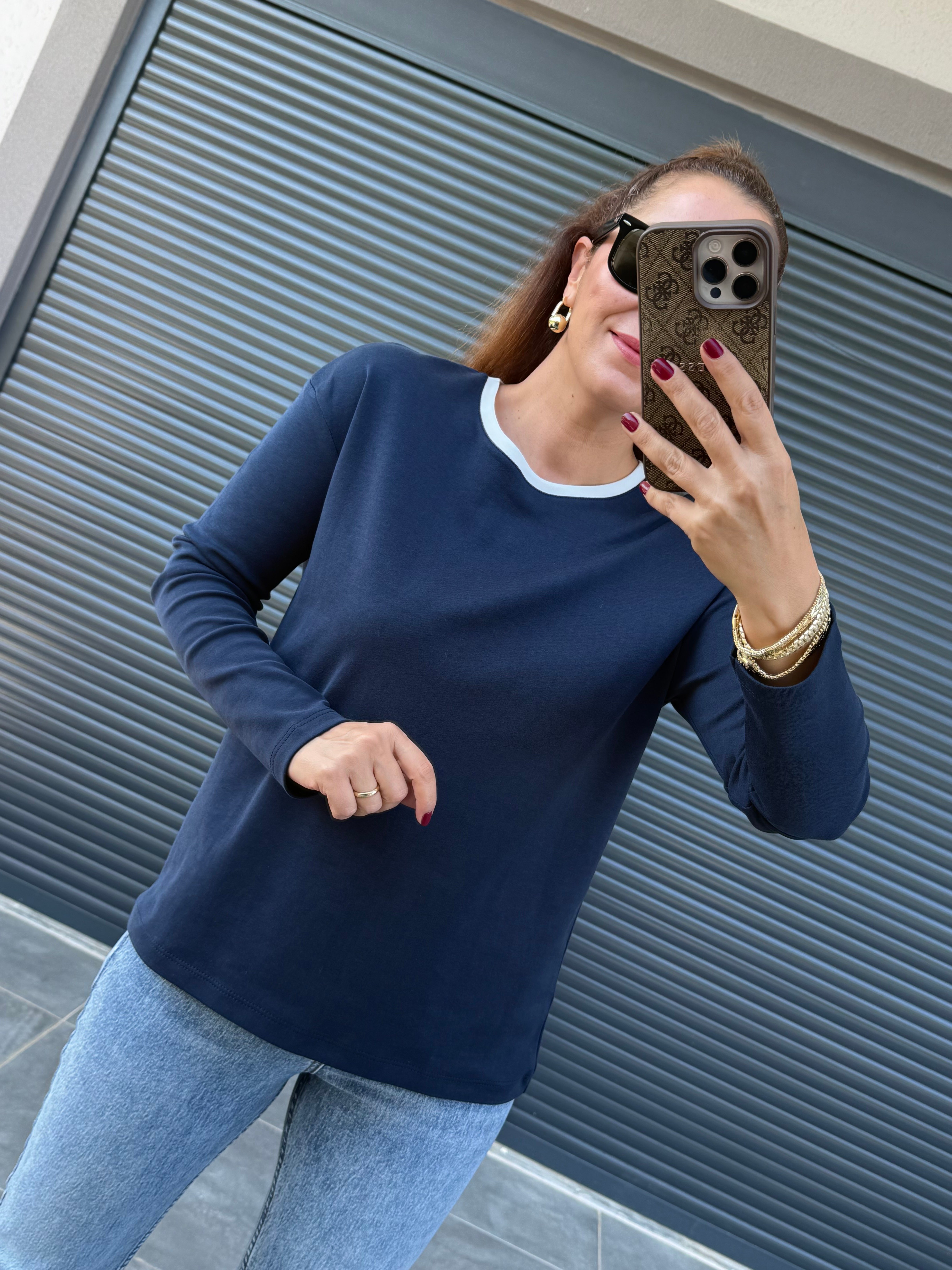 Yakası Garnili Basic Bluz Lacivert