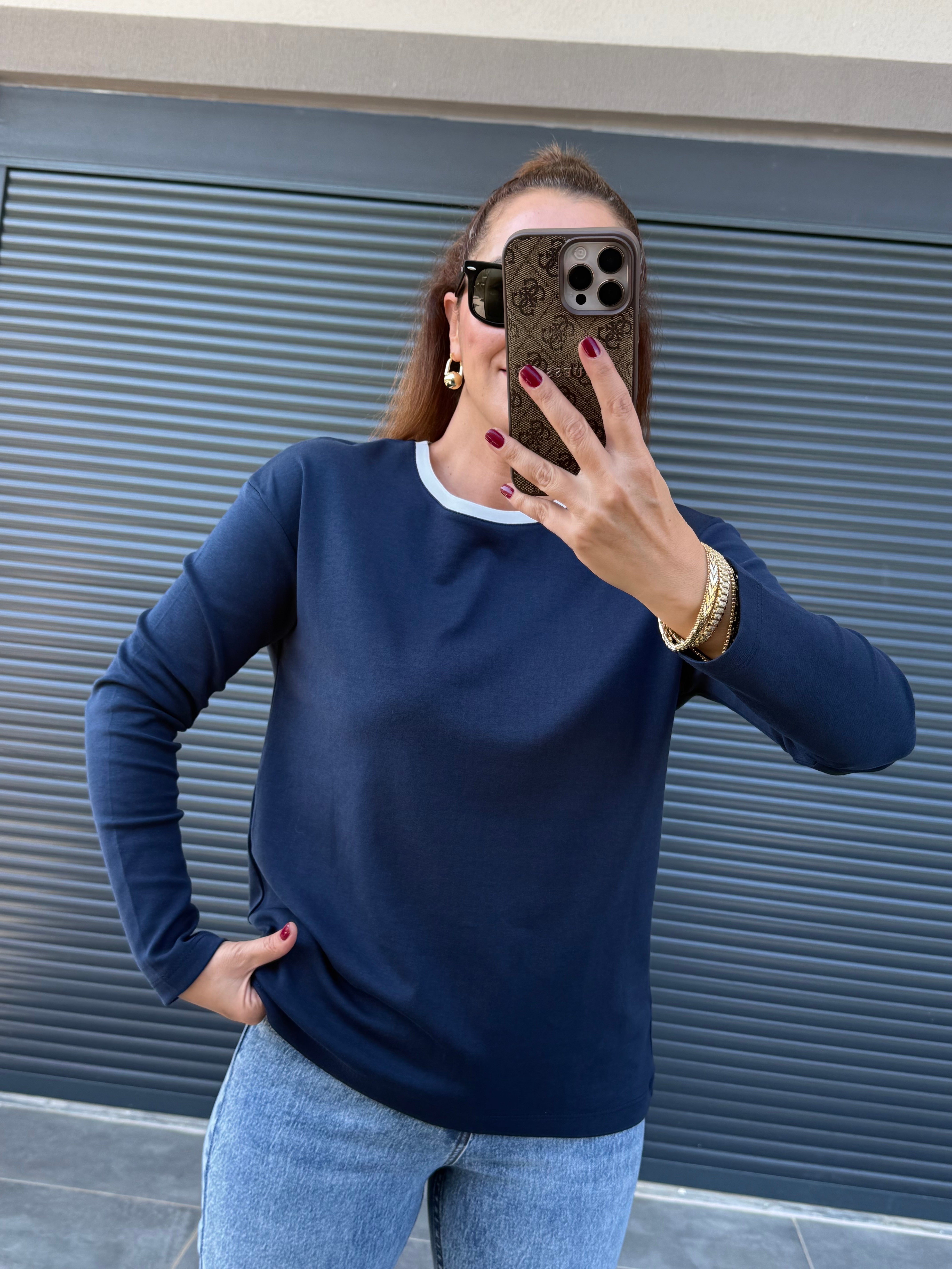 Yakası Garnili Basic Bluz Lacivert