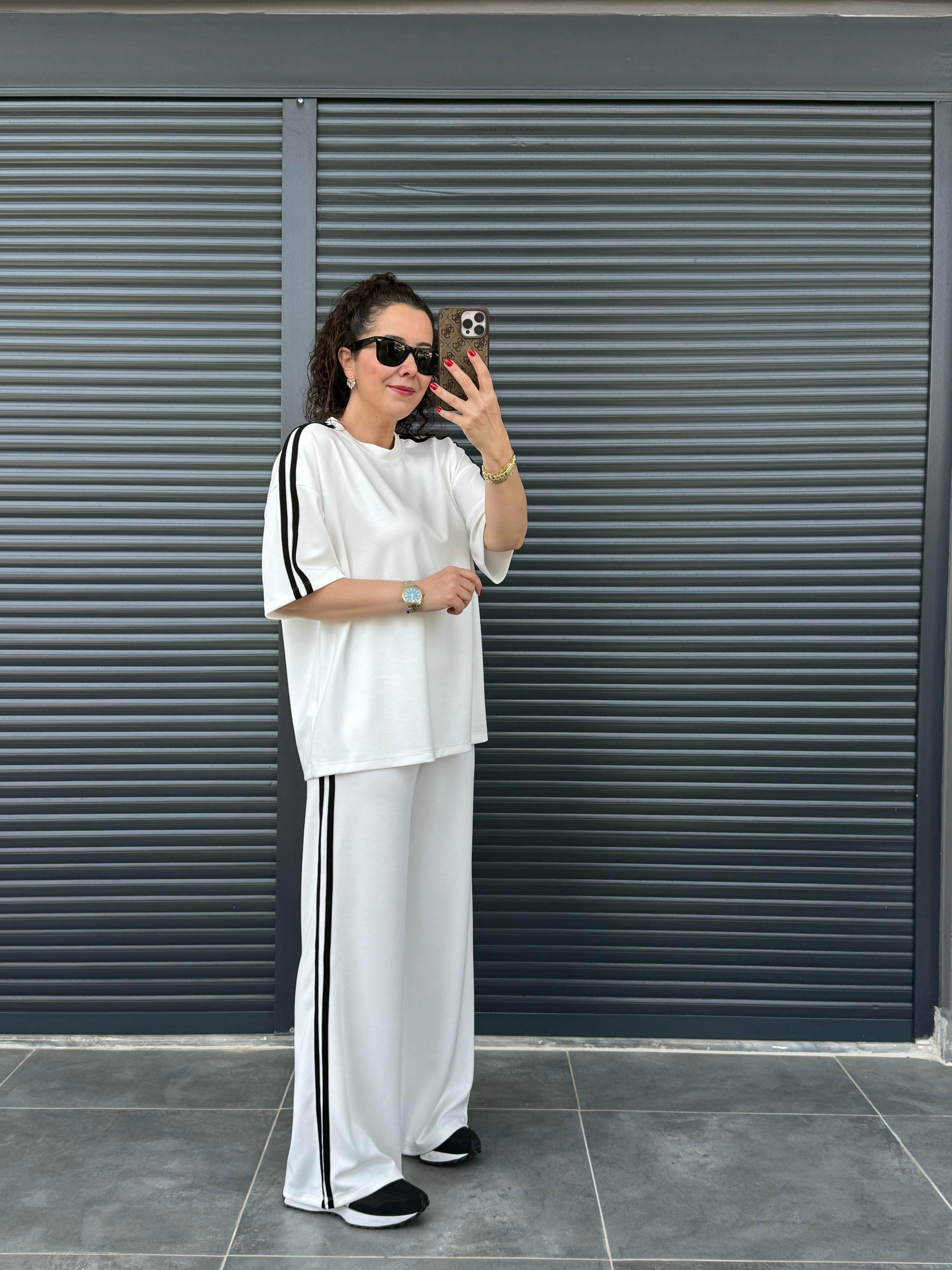 Yan Şeritli Modal Basic Takım Beyaz
