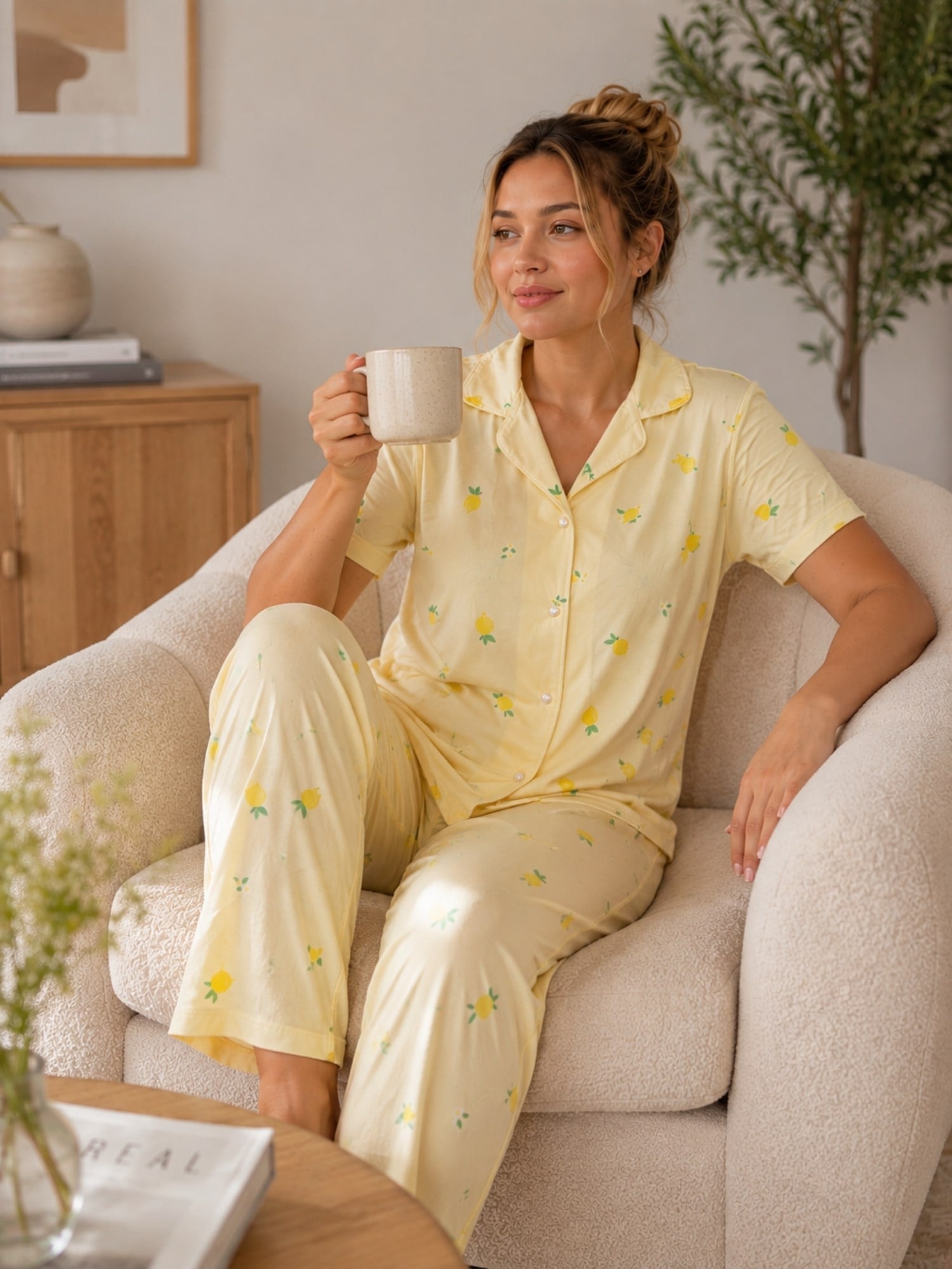 Kadın Yumuşak Dokulu Limon Desenli Kısa Kollu Düğmeli Pijama Takımı 8026 Sarı