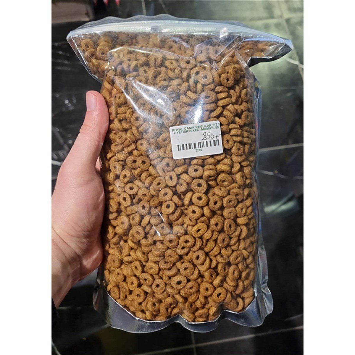 AÇIK ROYAL CANIN REGULAR FIT 32 YETIŞKIN KEDI MAMASI 850 GR2256