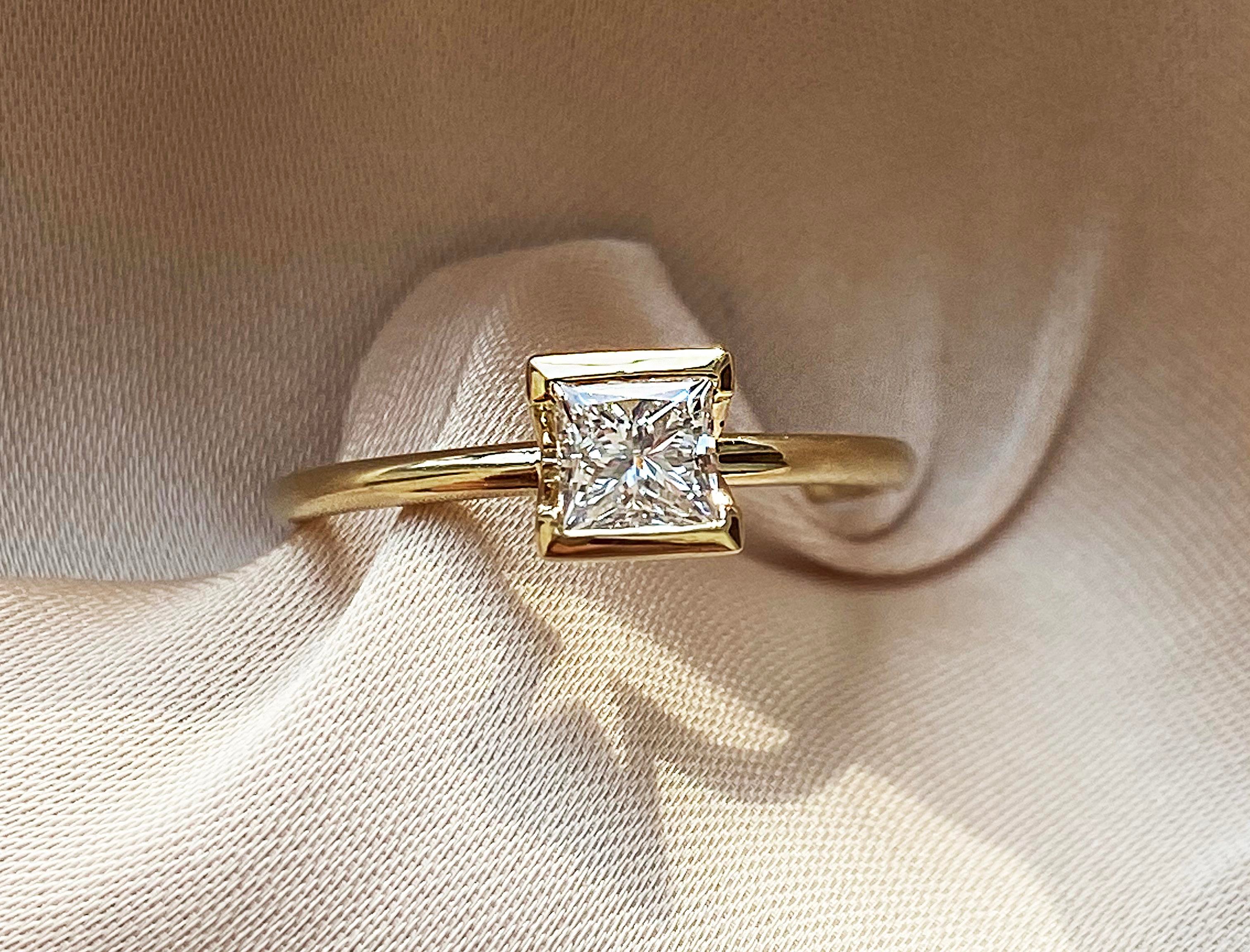 0.50 Karat Prenses Kesim Gia Sertifikalı Tasarım Yüzük - HERA