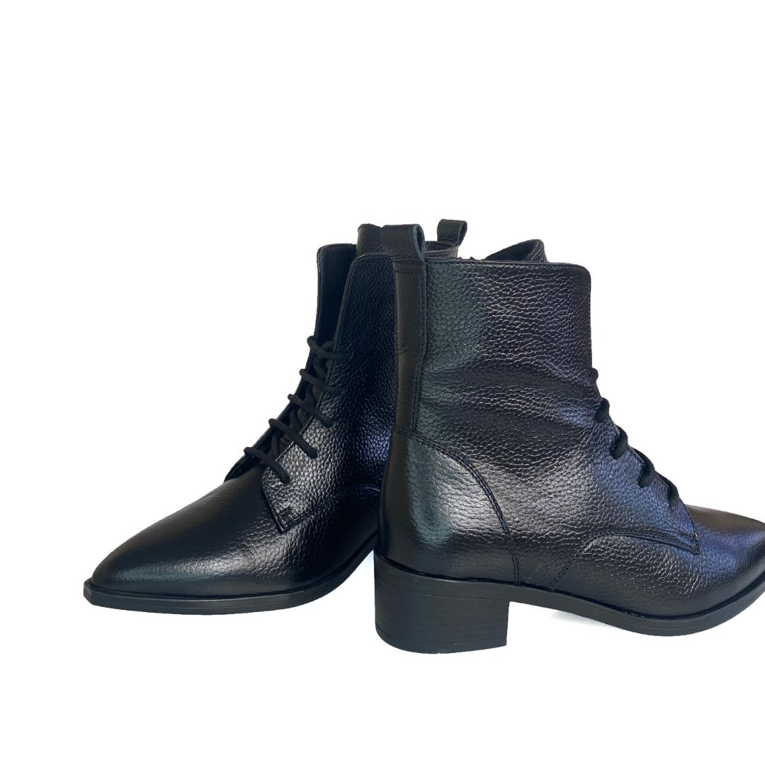 Siyah Alçak Topuklu Kadın Bot