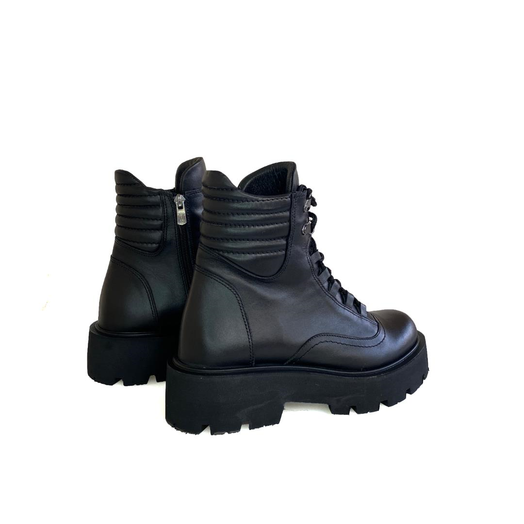 Siyah Kadın Postal Bot