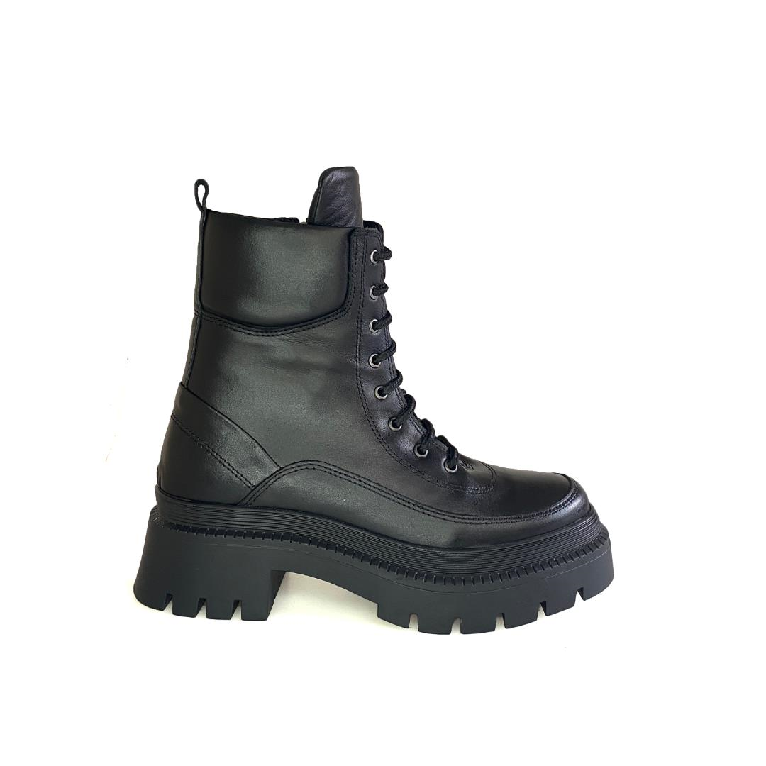 Siyah Kadın Postal Bot