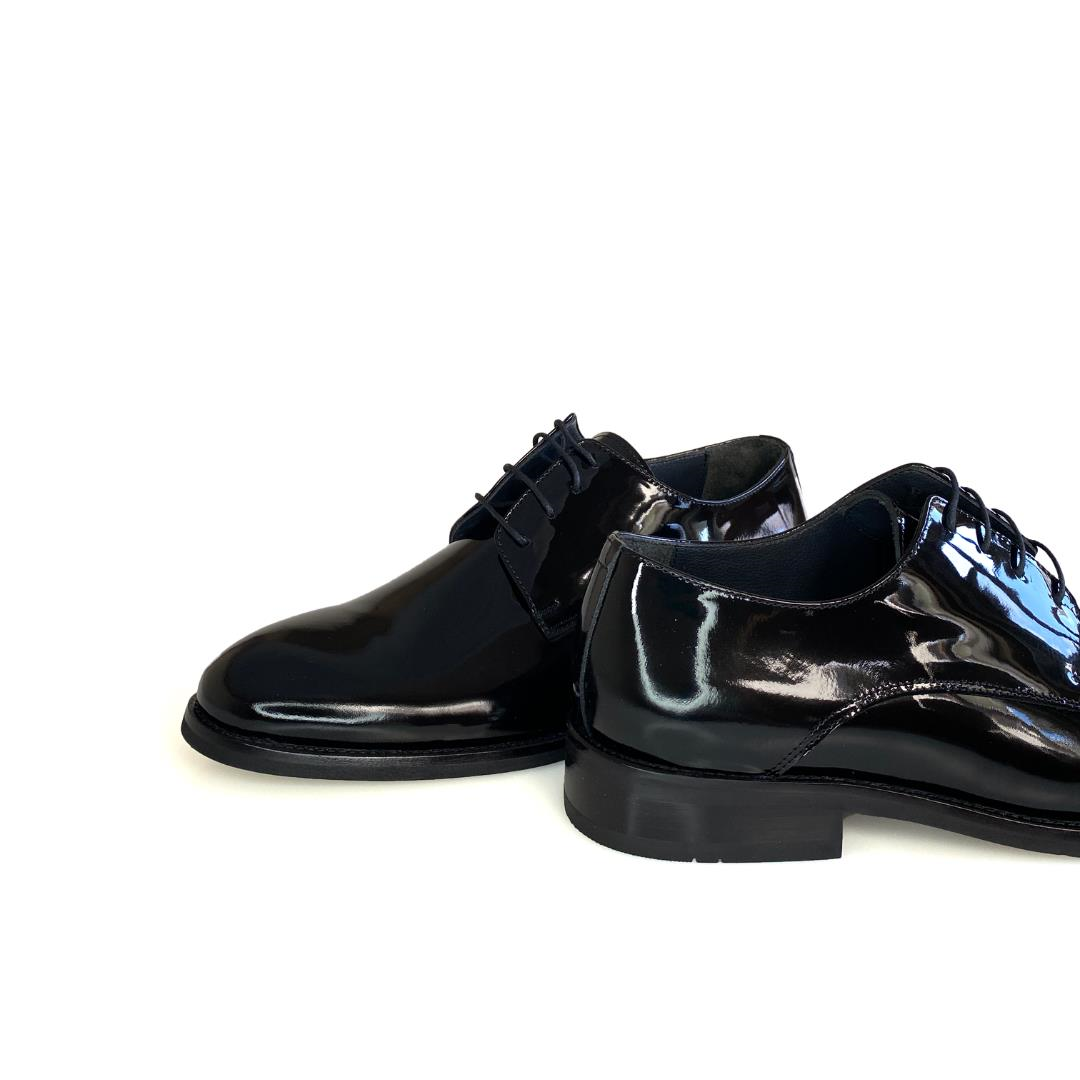 Siyah Rugan Bağcık Detaylı Klasik Ayakkabı