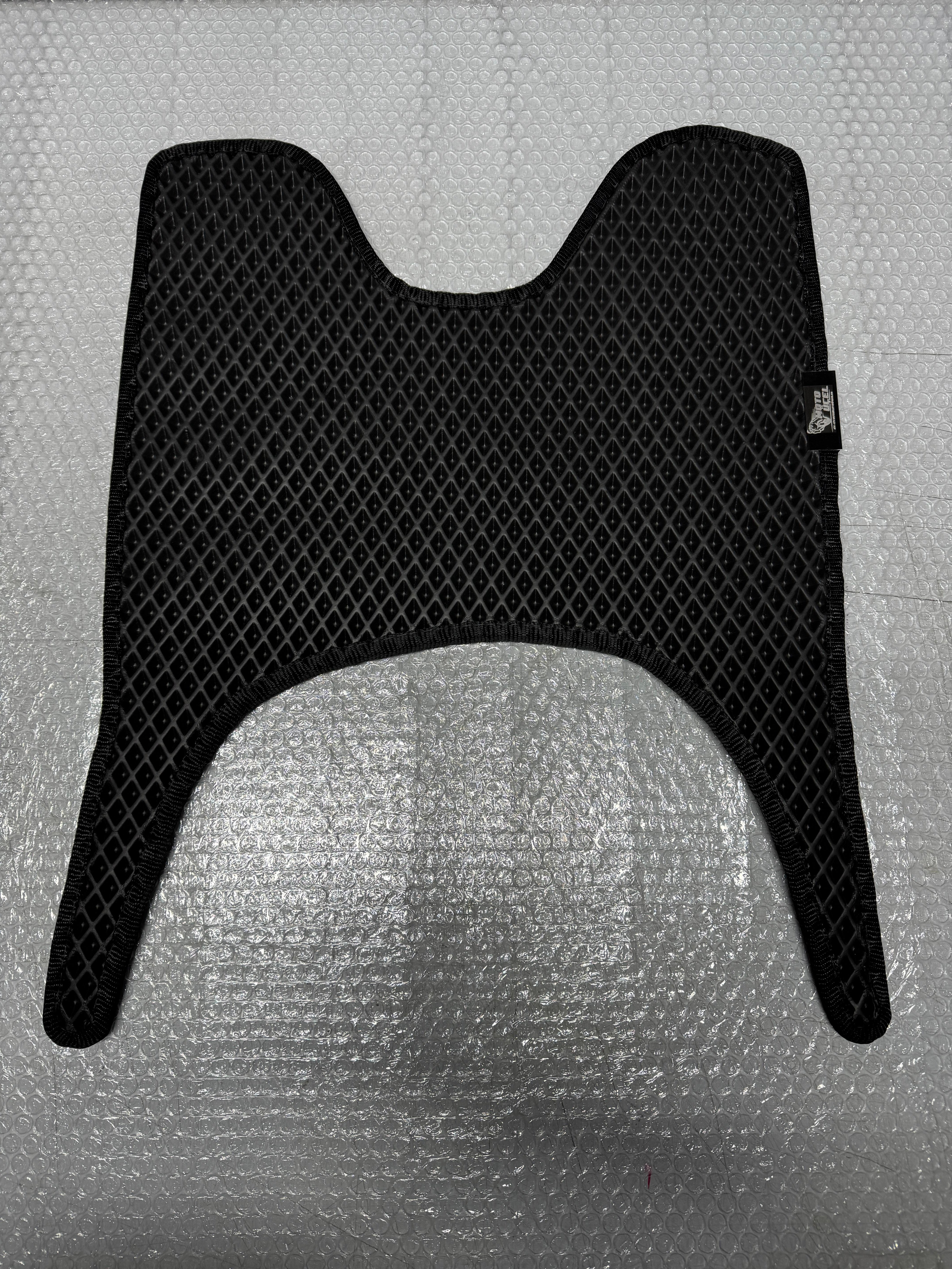 Hero Dash 125 Paspas (Siyah Zemin Siyah Kenarlı)