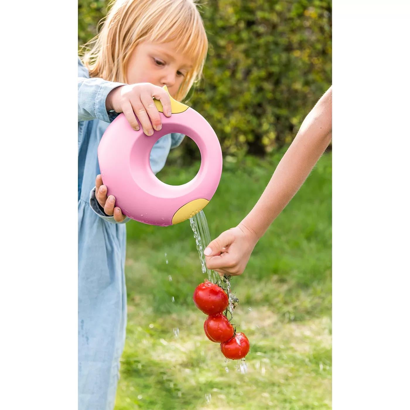 Quut Çift Taraflı Çocuk Sulama Kabı / Large / Cherry