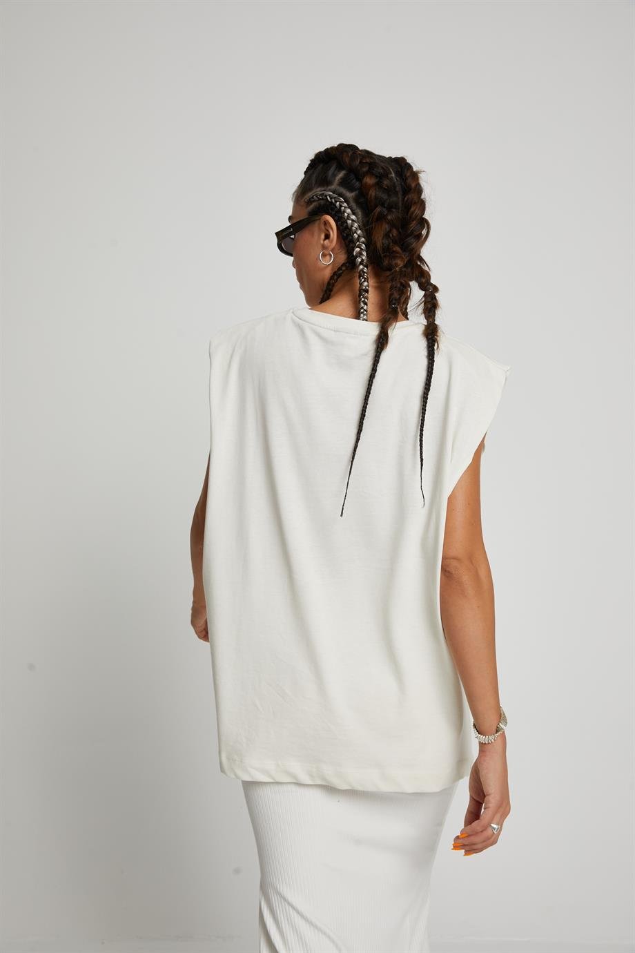 Bej Sıfır Kol T-Shirt