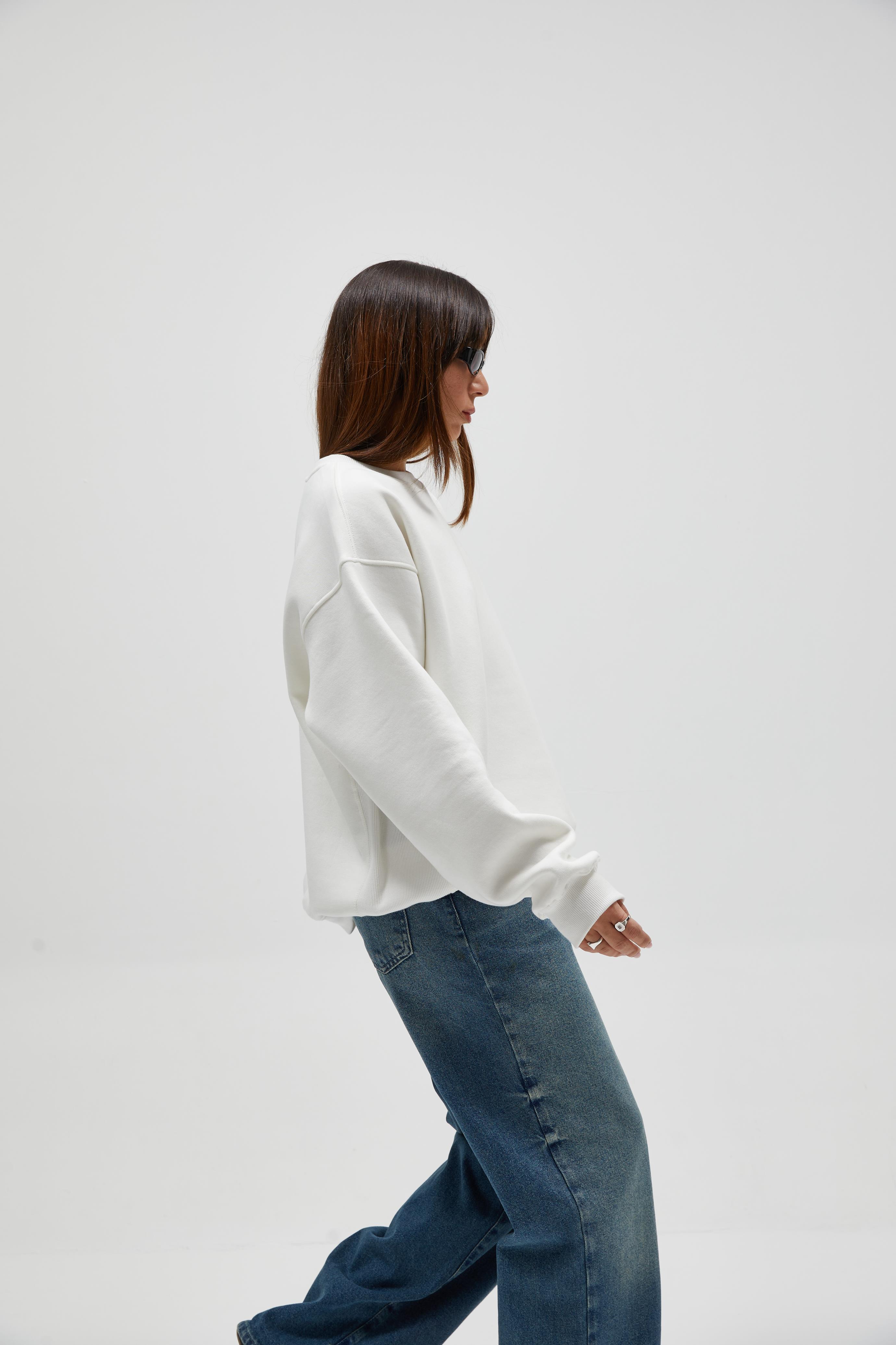 Beyaz Nakışlı Sweatshirt