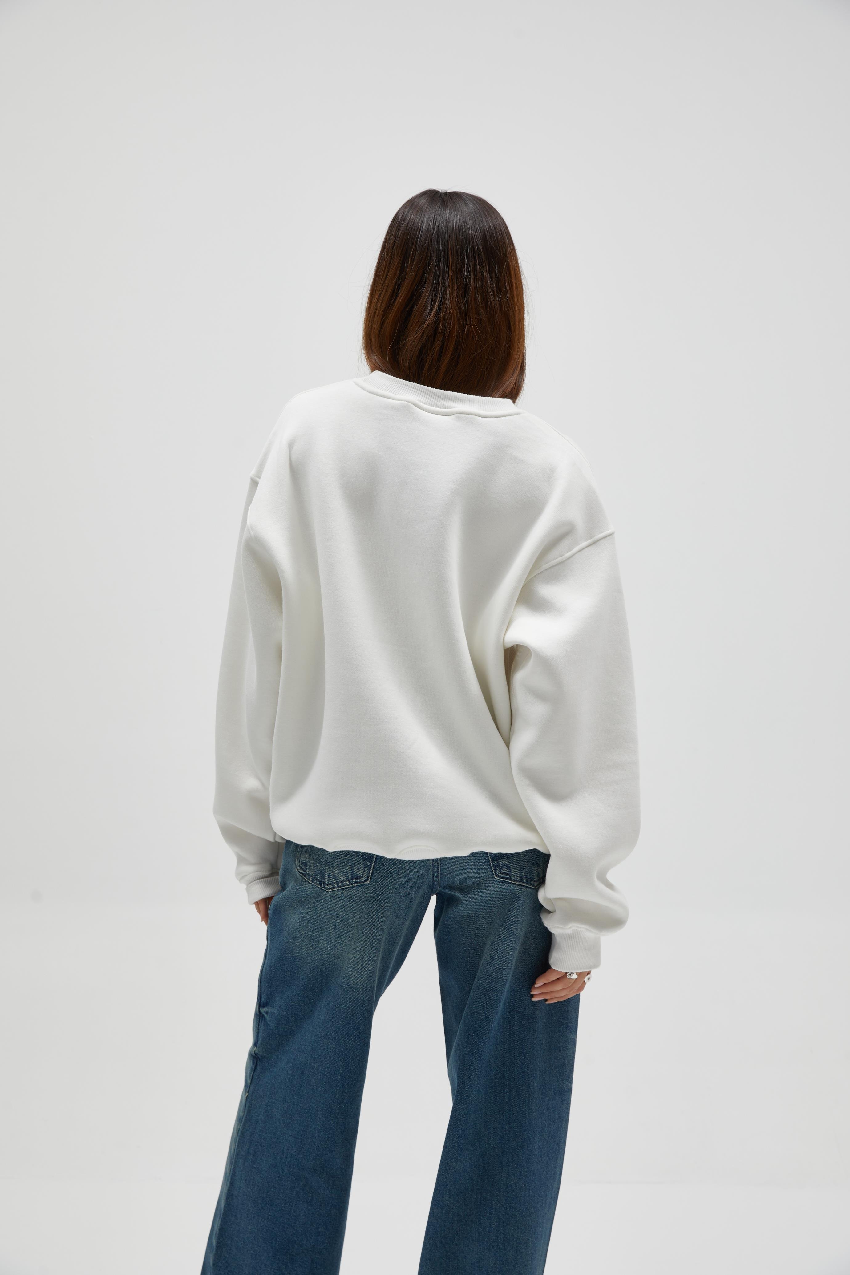 Beyaz Nakışlı Sweatshirt