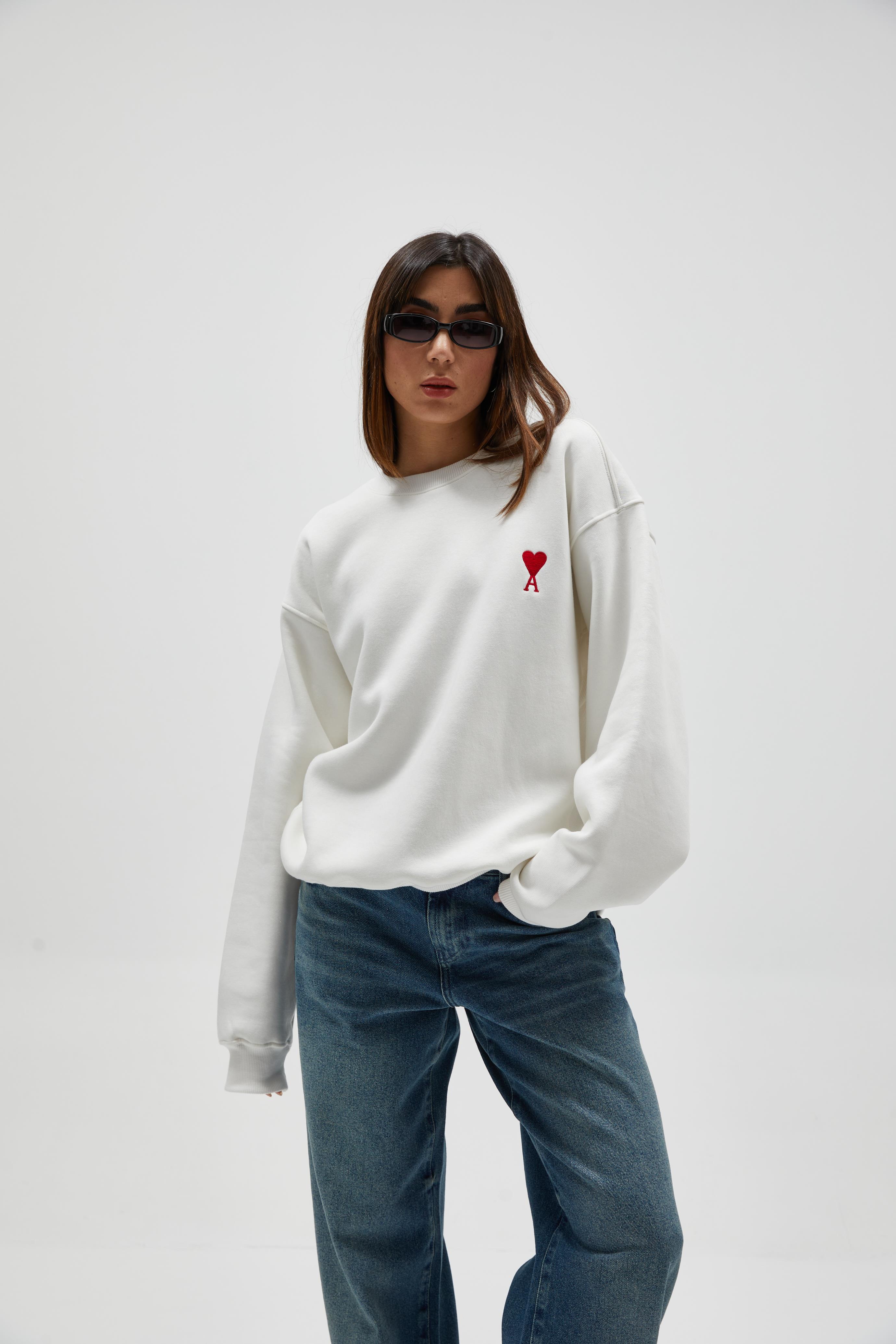 Beyaz Nakışlı Sweatshirt