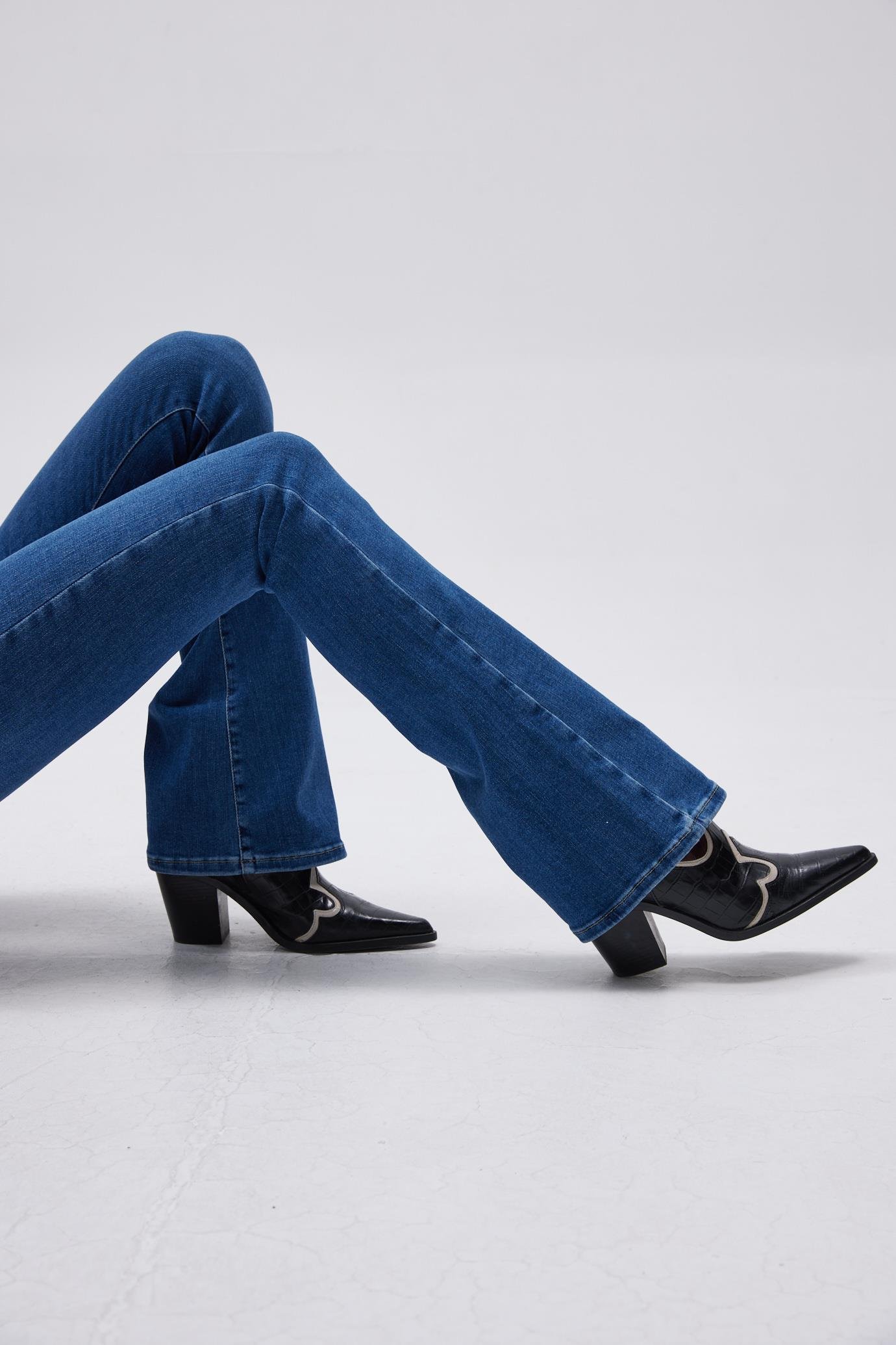 Koyu Mavi Flare Fit Jean 
