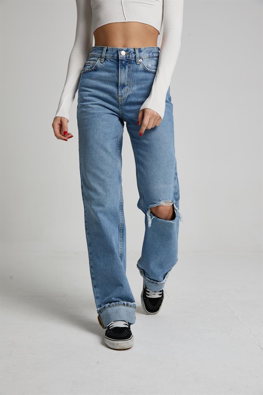 Mavi Yırtık Straight Jean 