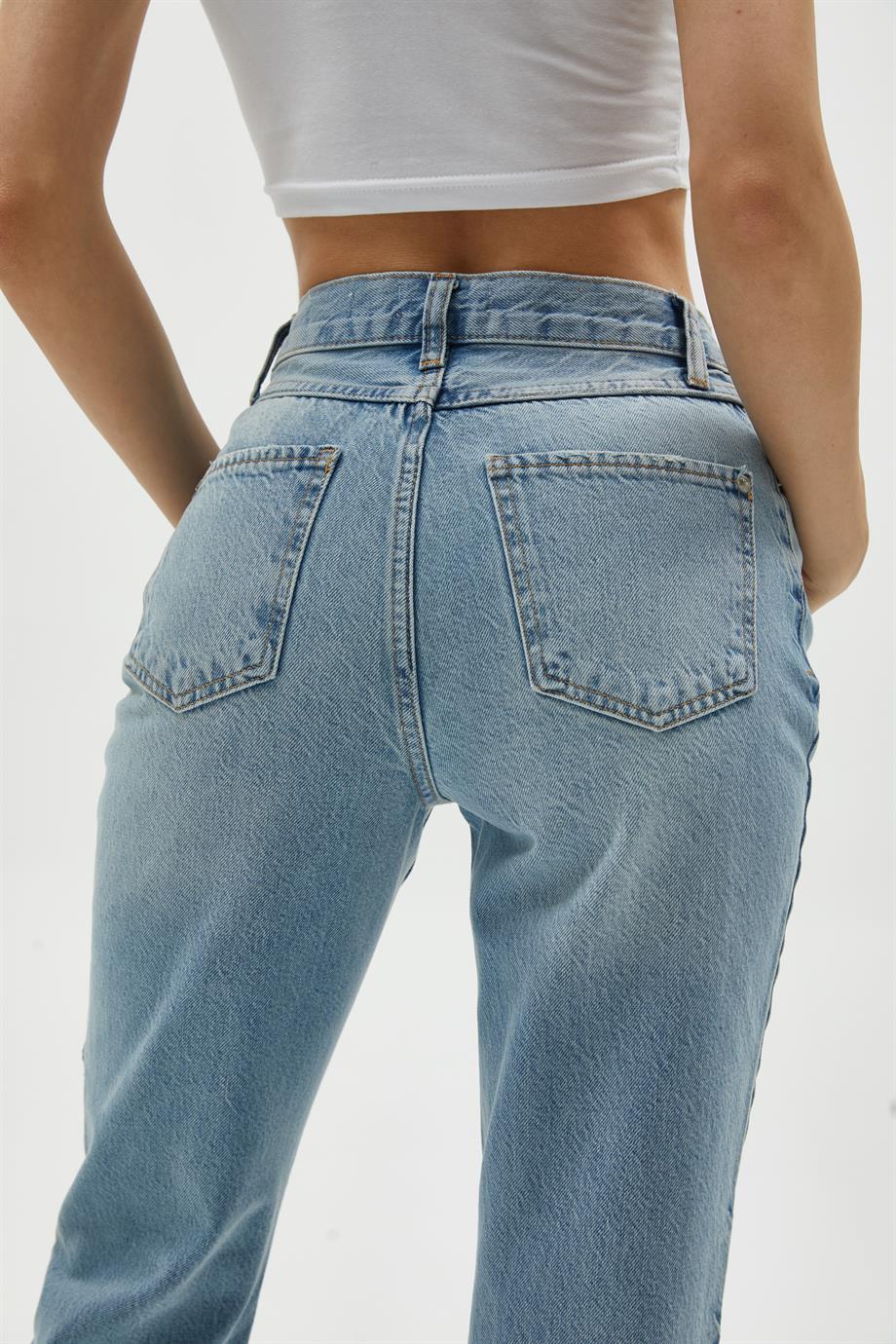 Yırtmaç Detaylı Straight Jean