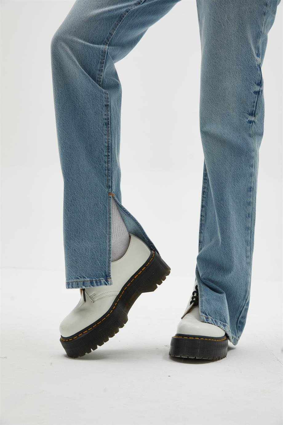 Yırtmaç Detaylı Straight Jean