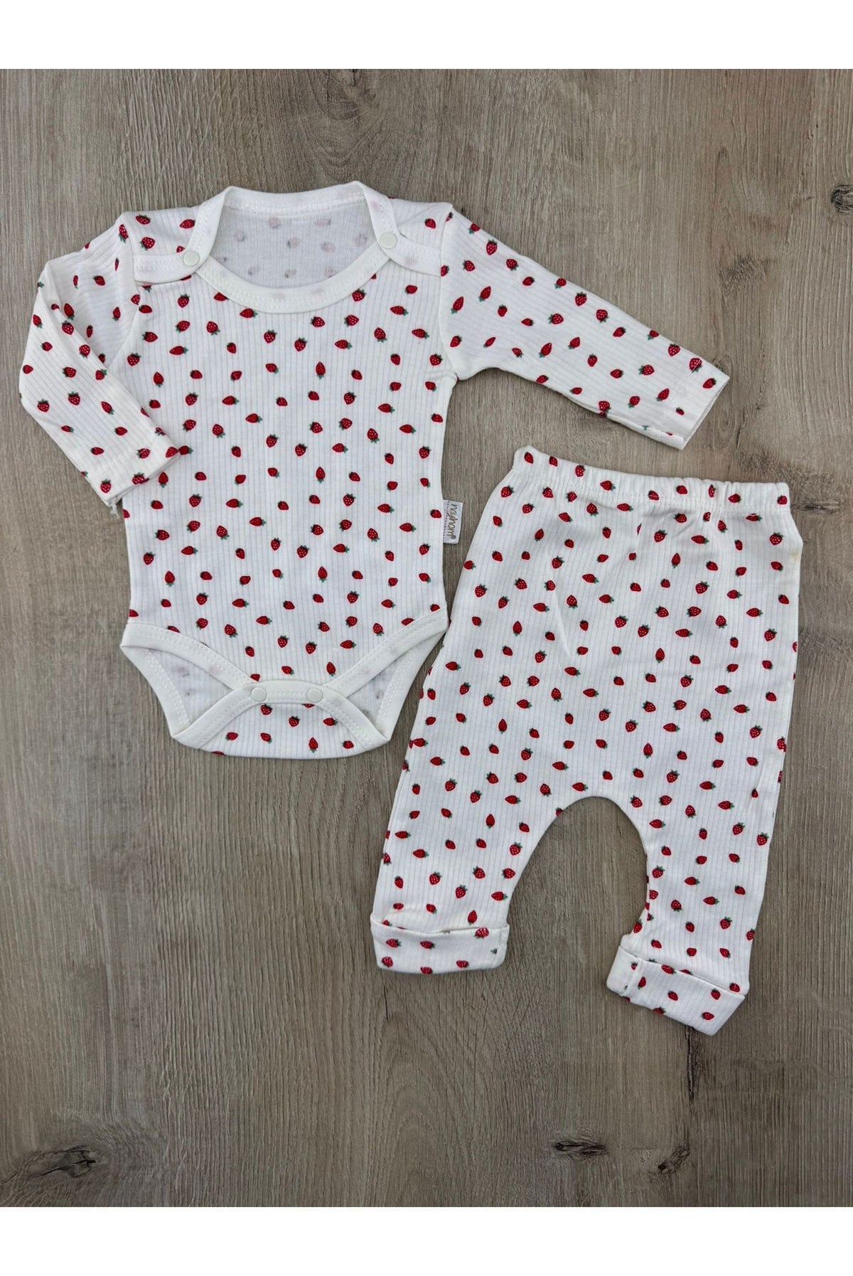 #260279 (0-9 Ay) Çilek Desenli Çıtçıtlı Badili Takım