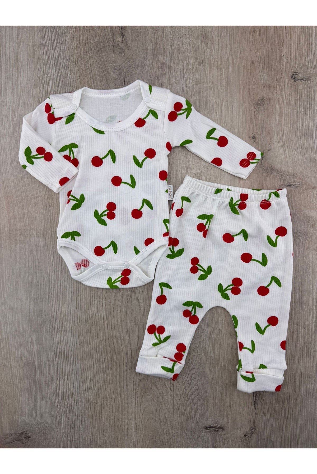 #260298 (0-9 Ay ) Kiraz Desenli Çıtçıtlı Badili Takım
