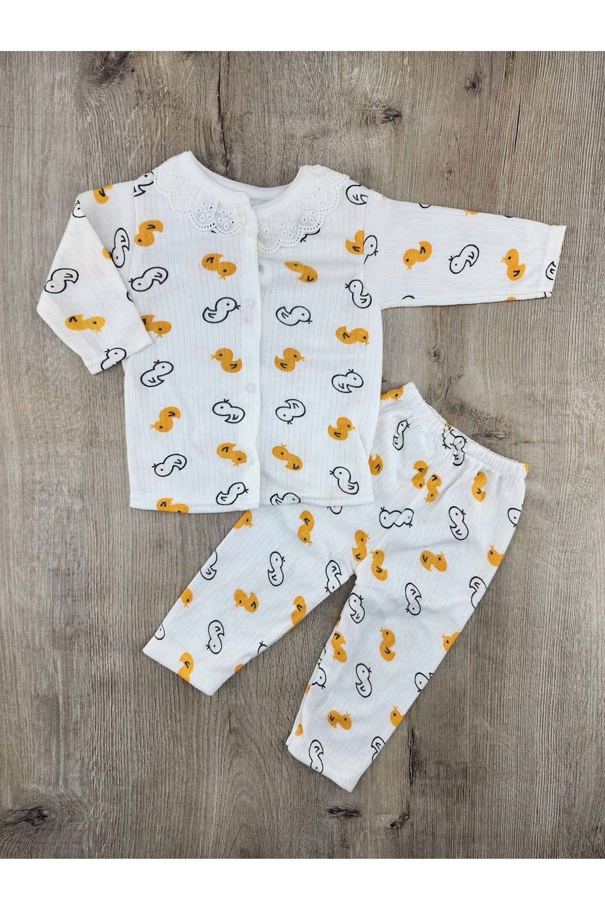#260355 (0-6 Ay) Sevimli Ördek Desenli Yaka Dantelli Pijama Takımı