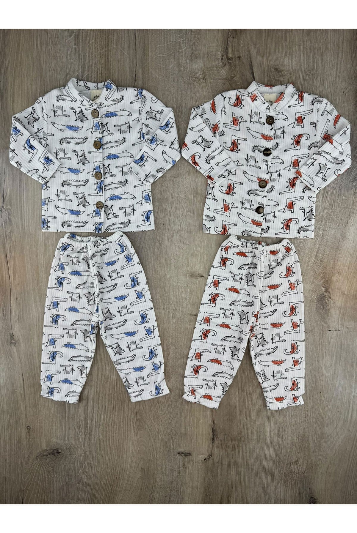 #360470 (6-18 Ay) Dinozor Desenli Önden Düğmeli Pijama Takımı