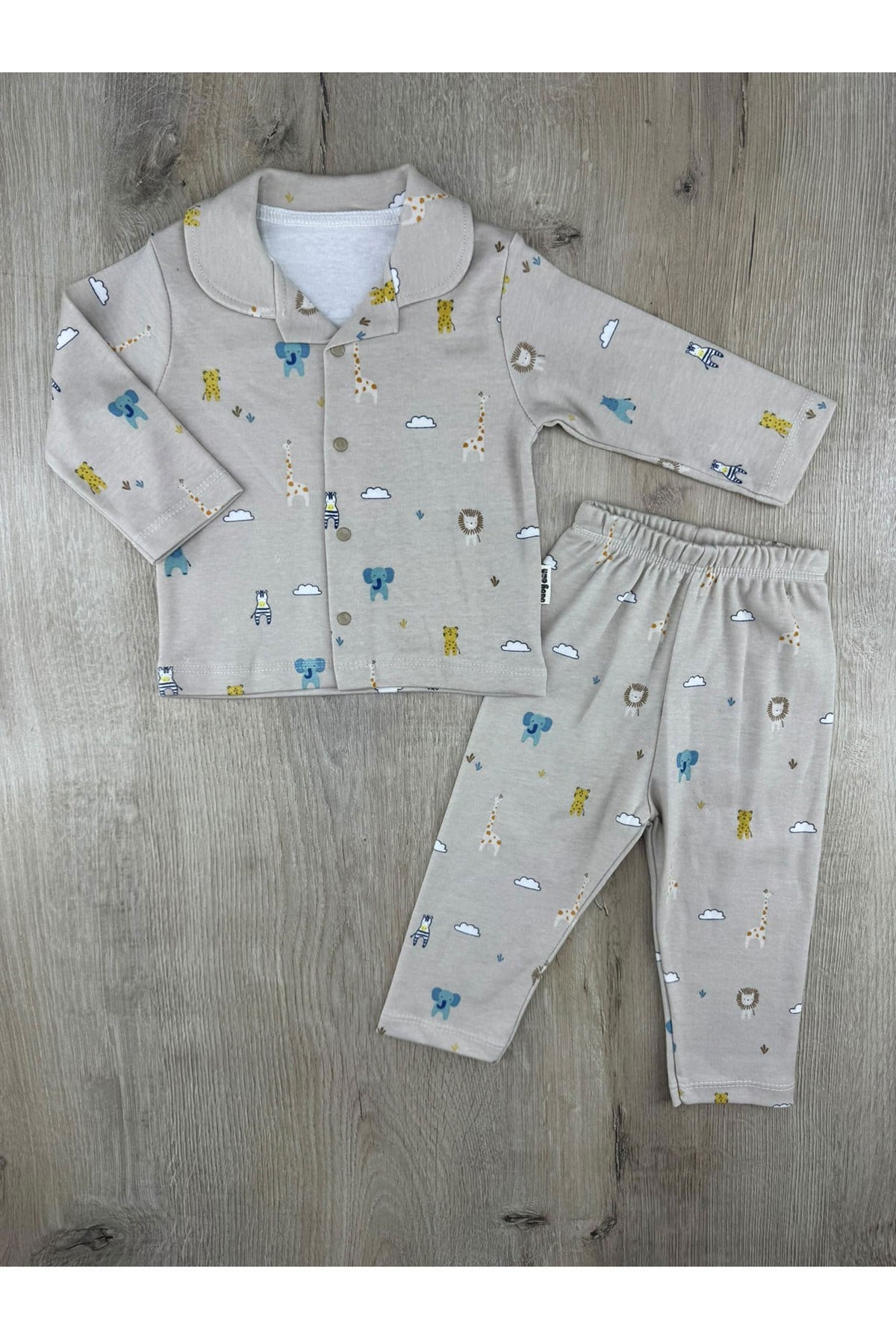 Babycan-41 (3-12 ay) Aslan Zürafa Desenli Önden Düğmeli Pijama Takımı