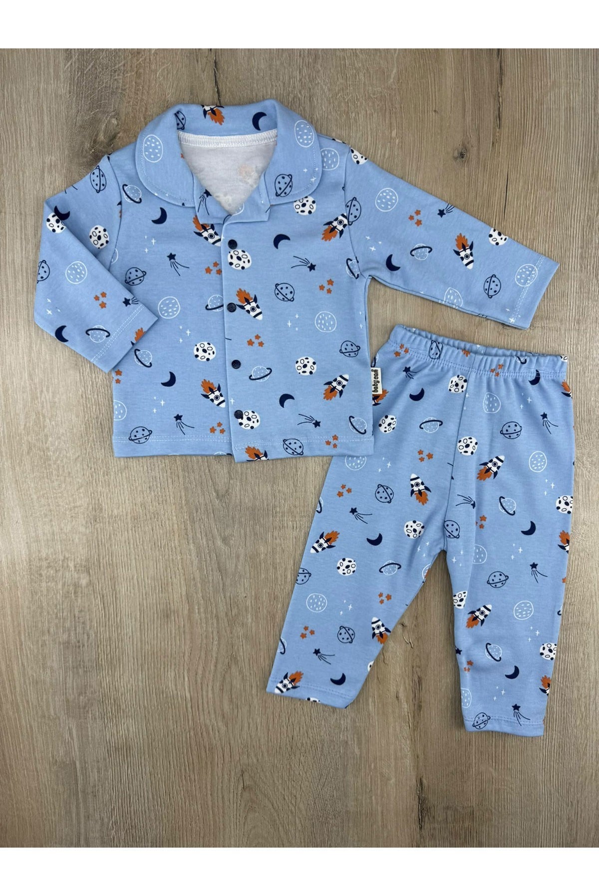 Babycan-41 (3-12 Ay) Gezegen Desenli Önden Düğmeli Pijama Takımı