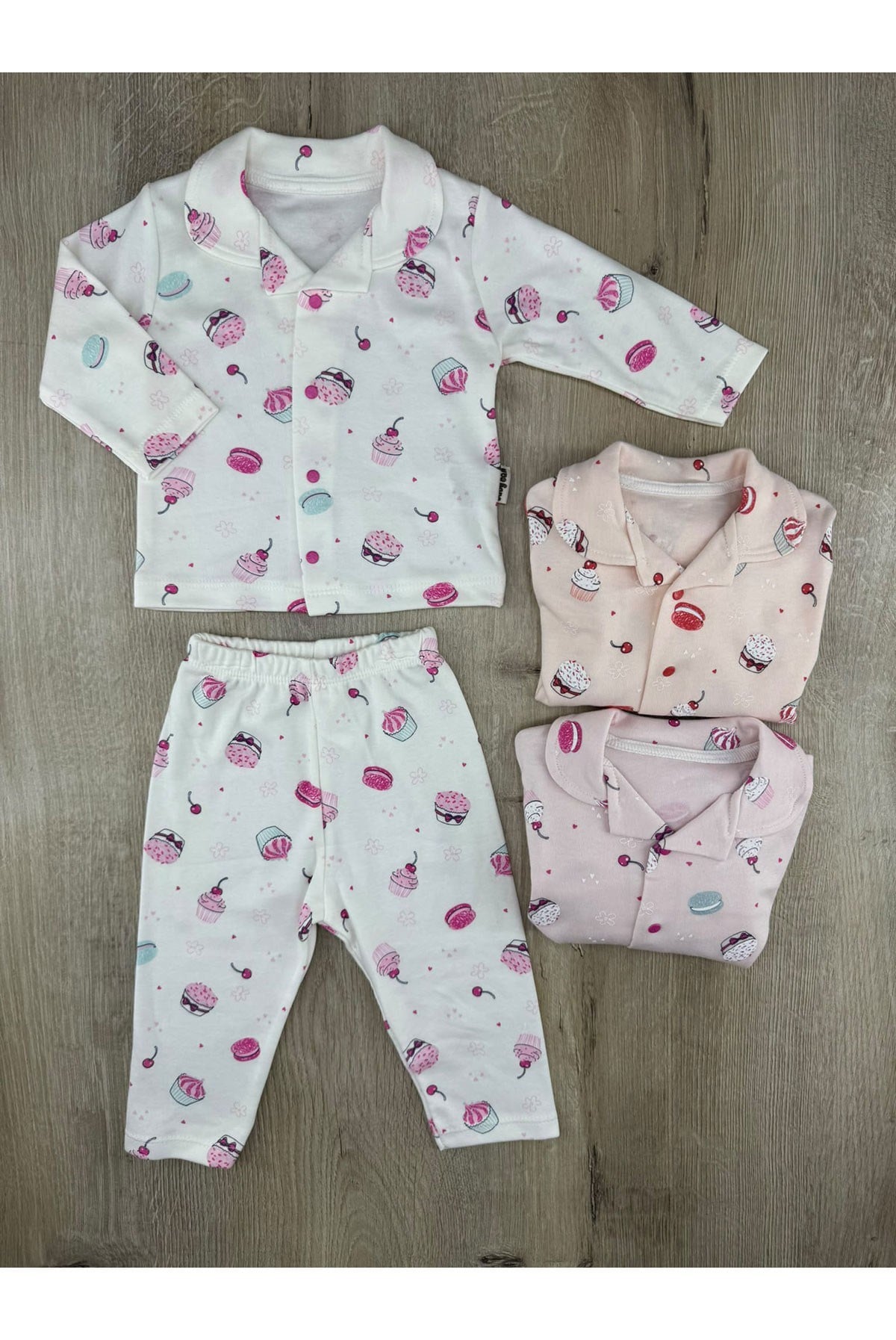 Babycan-41 (3-12 Ay) Pasta Desenli Önden Düğmeli Pijama Takımı