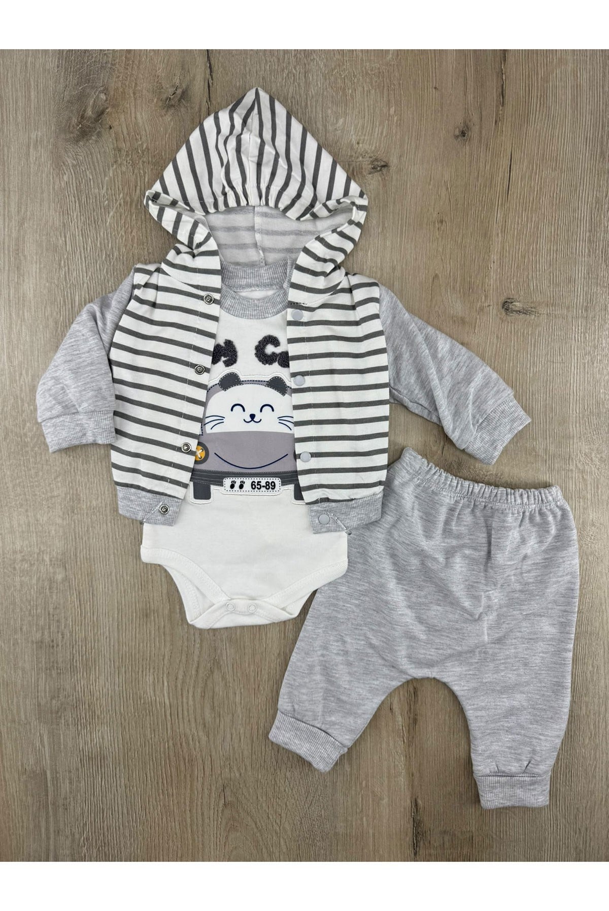 Babyim 1724 (0-9 Ay) Araba Süren Kedicik Desenli 3Lü Hırkalı Takım