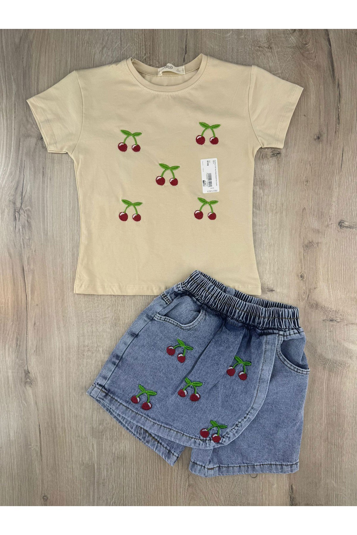 Giydrop (5-8 Yaş) Kiraz Desenli Kot Şortlu Takım