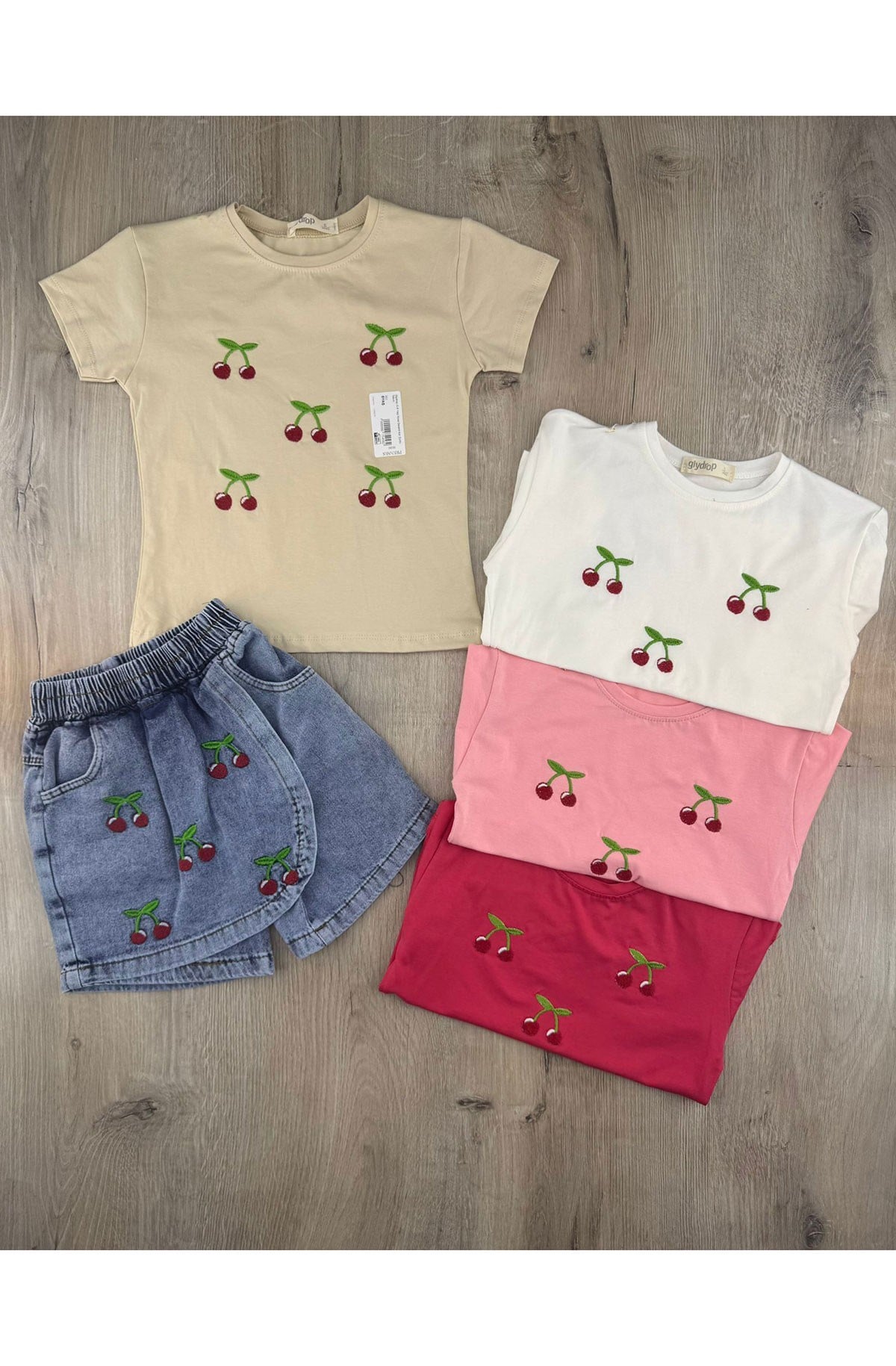Giydrop (5-8 Yaş) Kiraz Desenli Kot Şortlu Takım