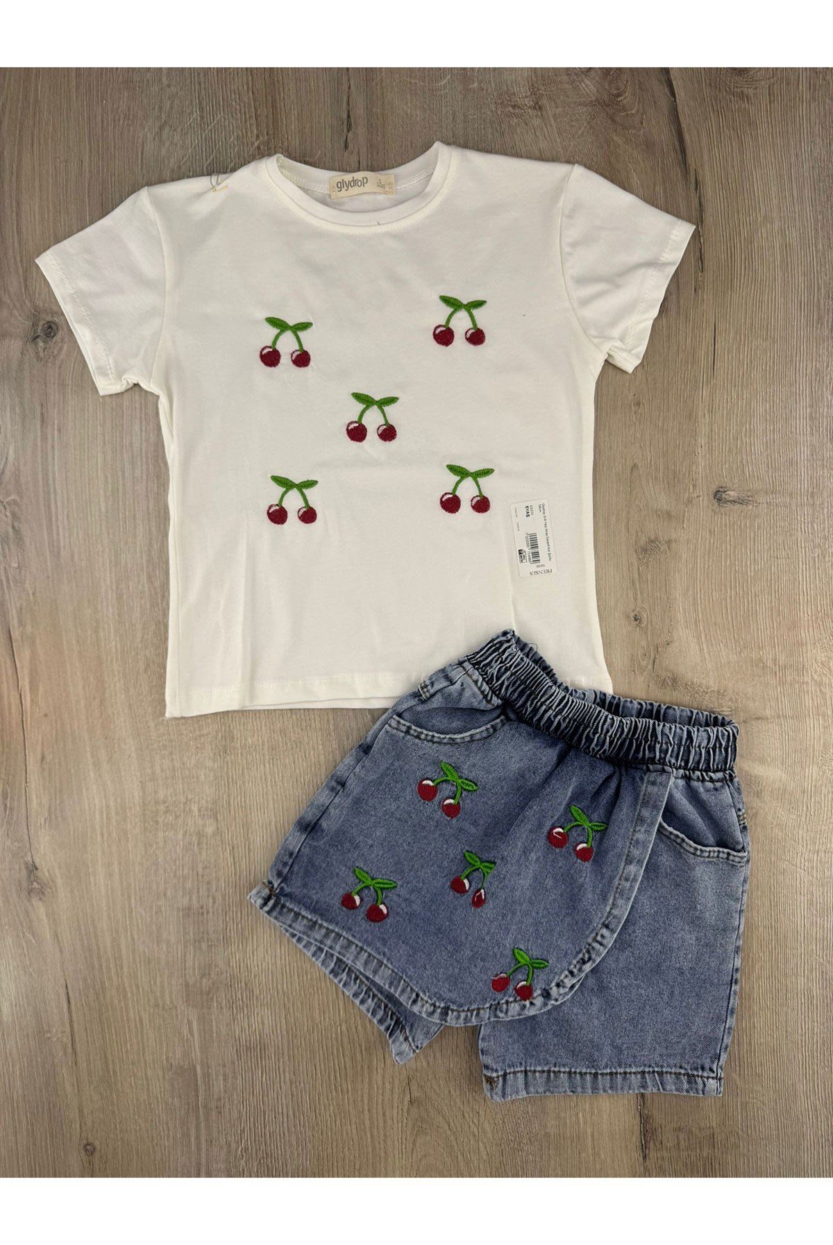 Giydrop (5-8 Yaş) Kiraz Desenli Kot Şortlu Takım