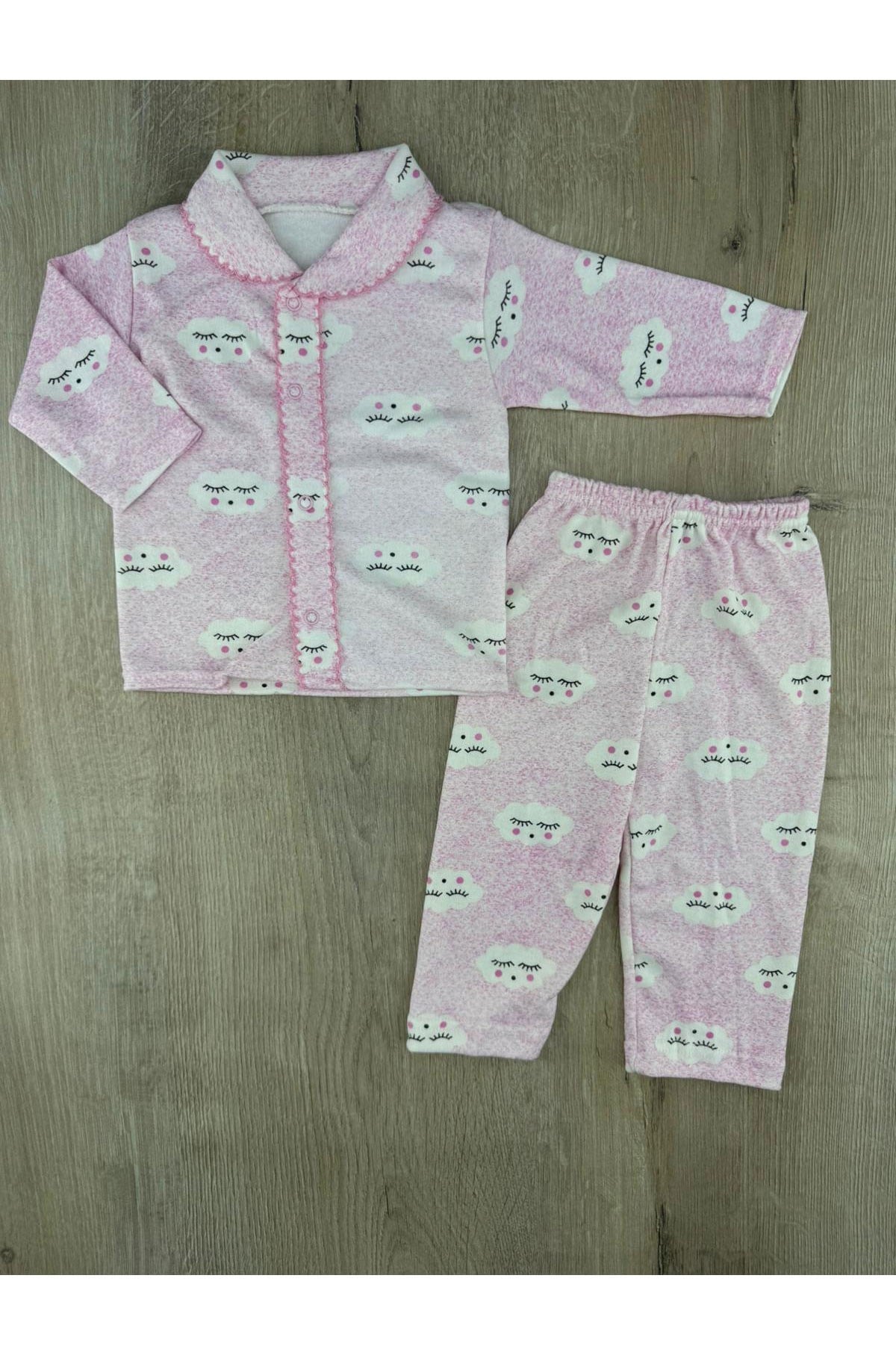Gonca Bebe (0-6 Ay) Yakalı Bulut Desenli Önden Çıtçıtlı Pijama Takımı