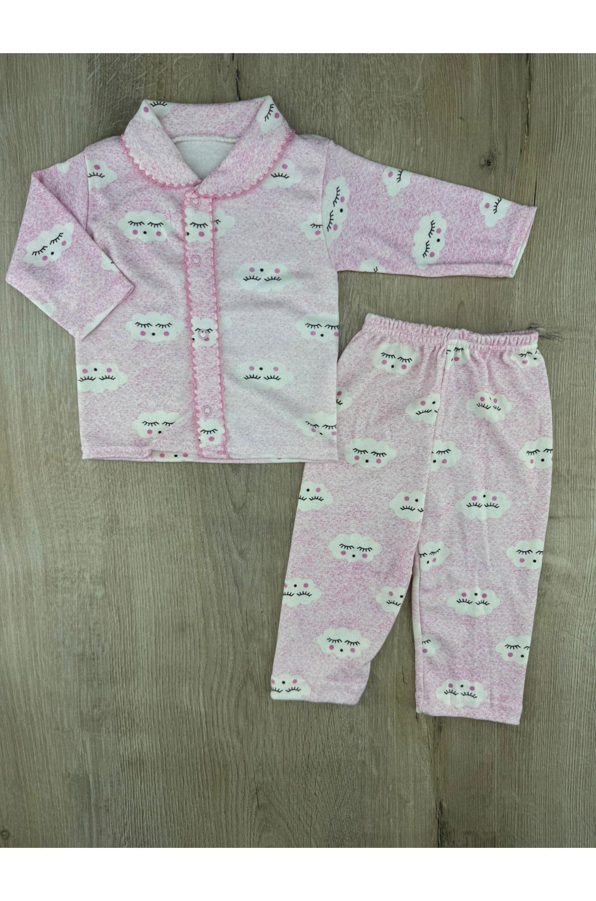 Gonca Bebe (0-6 Ay) Yakalı Bulut Desenli Önden Çıtçıtlı Pijama Takımı