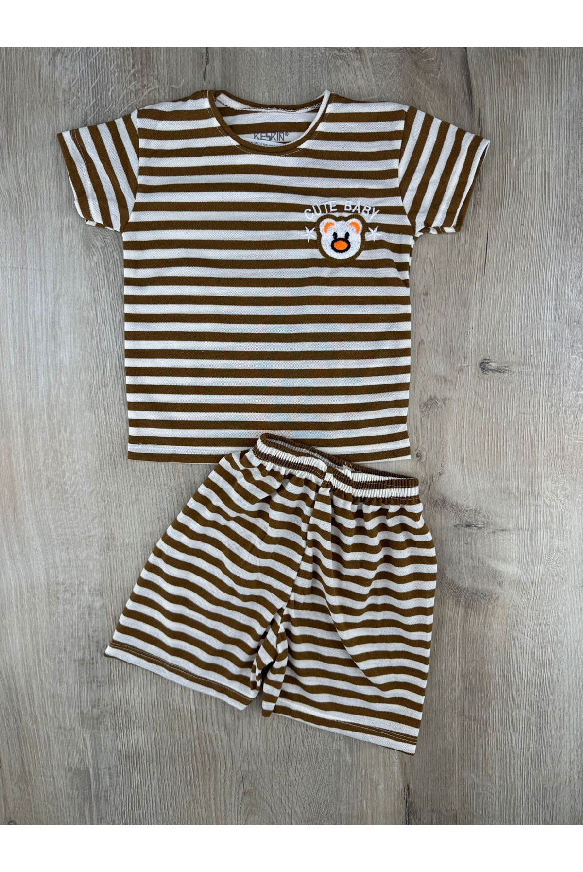 Keskincan-33 (2-5 Yaş) İnce Çizgili Cute Ayıcık Desenli Şortlu Takım