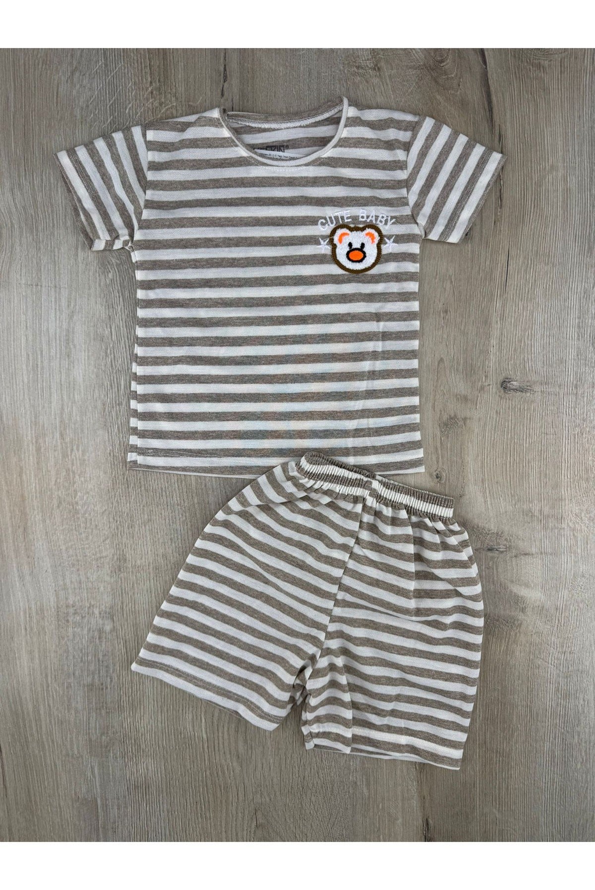 Keskincan-33 (2-5 Yaş) İnce Çizgili Cute Ayıcık Desenli Şortlu Takım