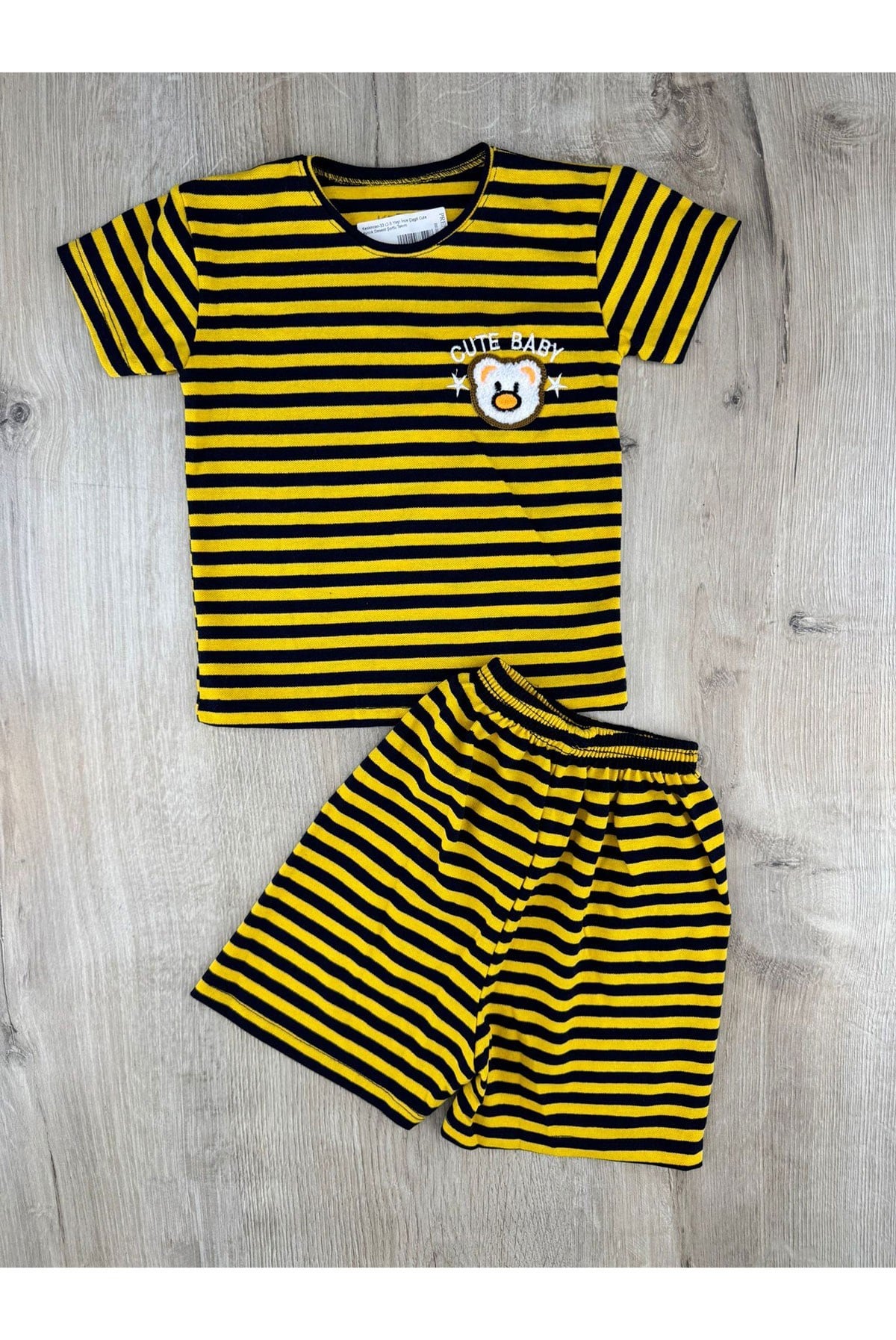 Keskincan-33 (2-5 Yaş) İnce Çizgili Cute Ayıcık Desenli Şortlu Takım